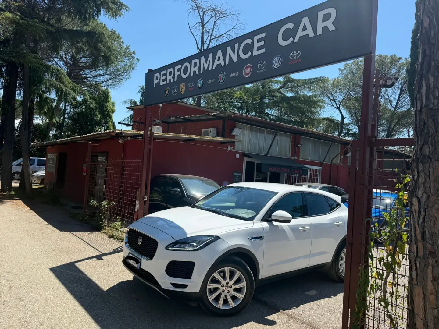 Jaguar E-Pace 2.0D 150 CV AWD Weiß - 1