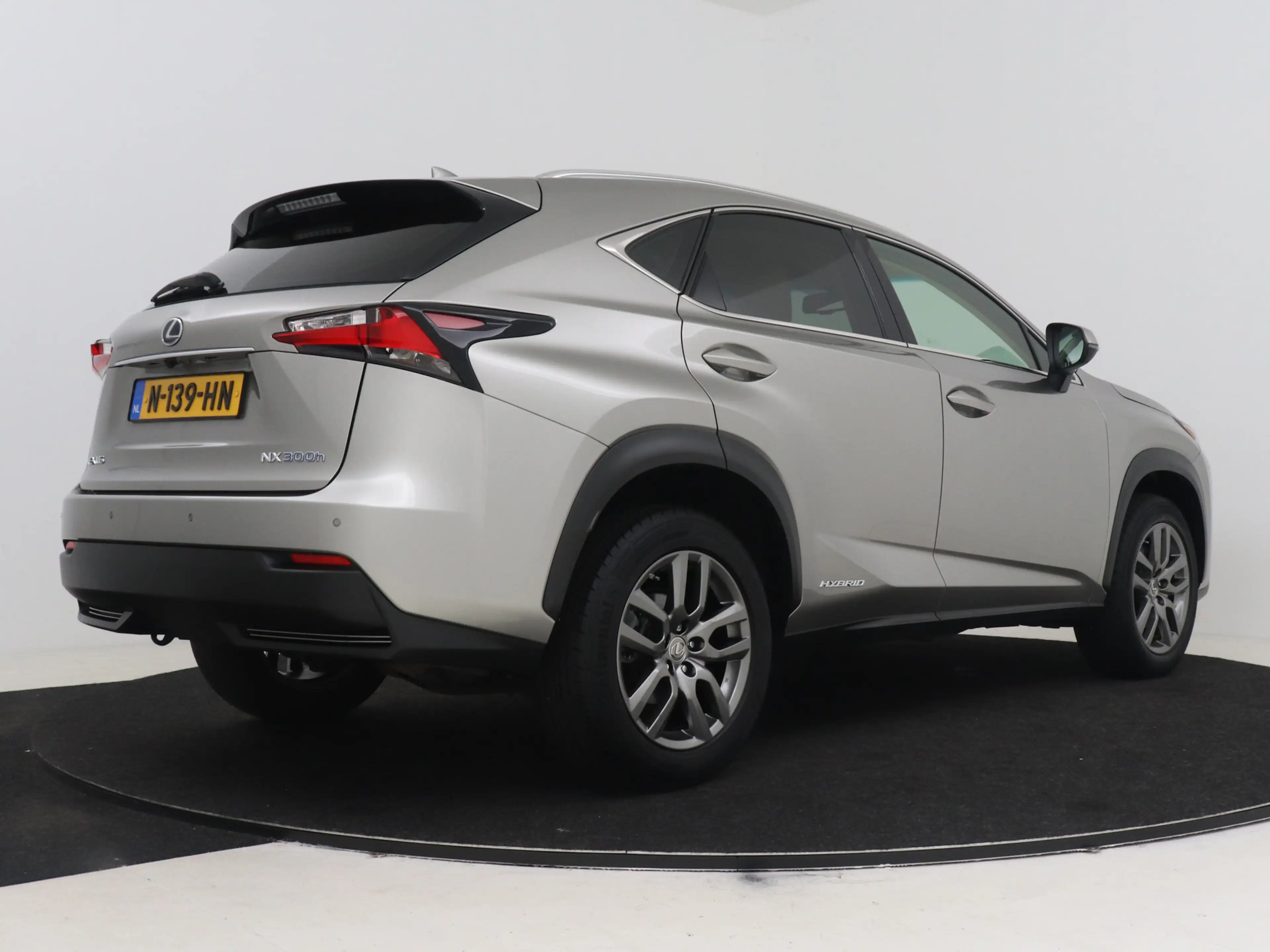 Lexus NX 300h AWD Sport Edition | Premium uitgevoerd | Dealerond — photo 2