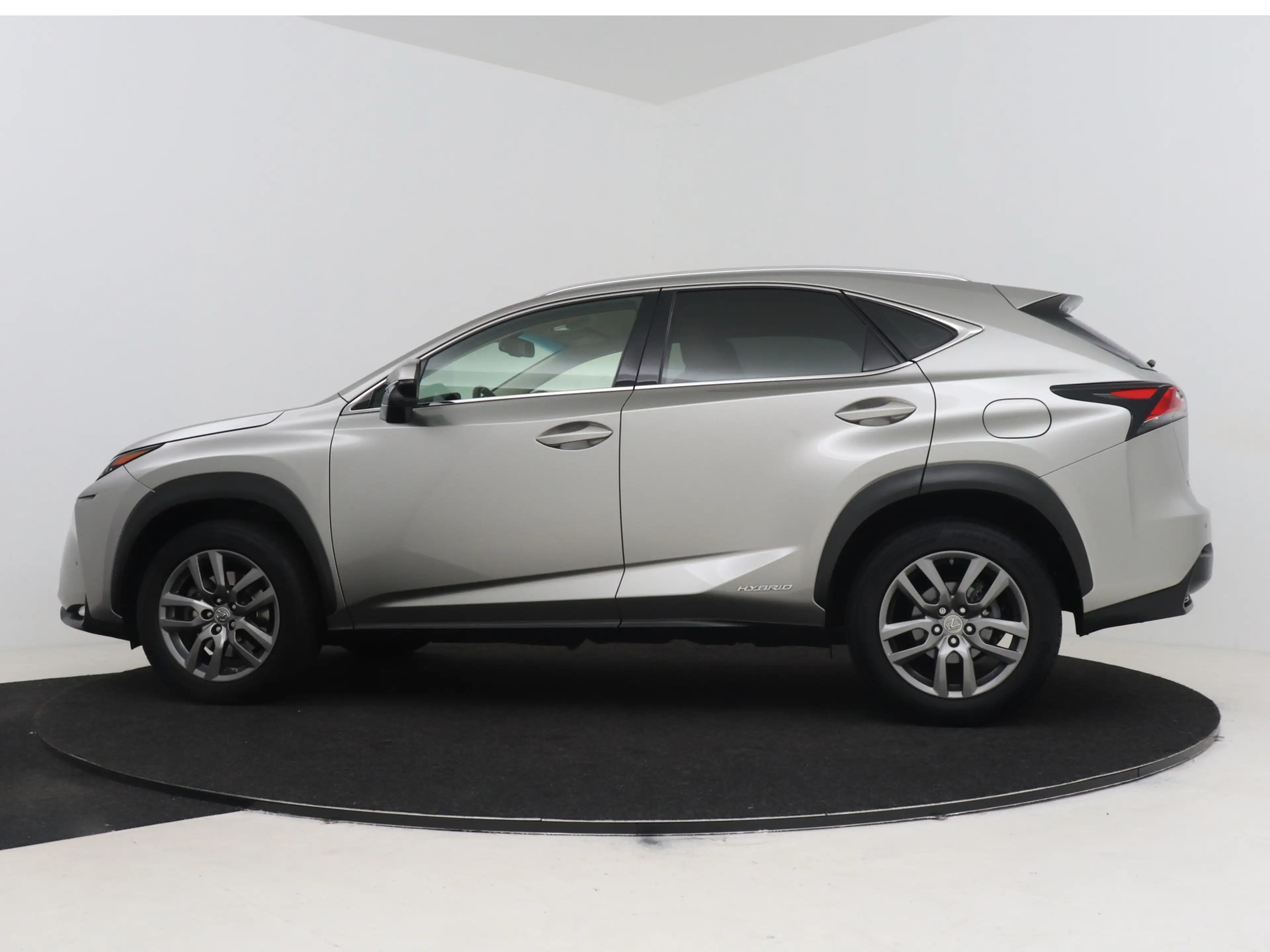 Lexus NX 300h AWD Sport Edition | Premium uitgevoerd | Dealerond — photo 3