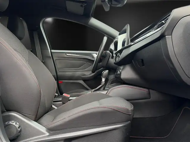 Ford Focus view 15