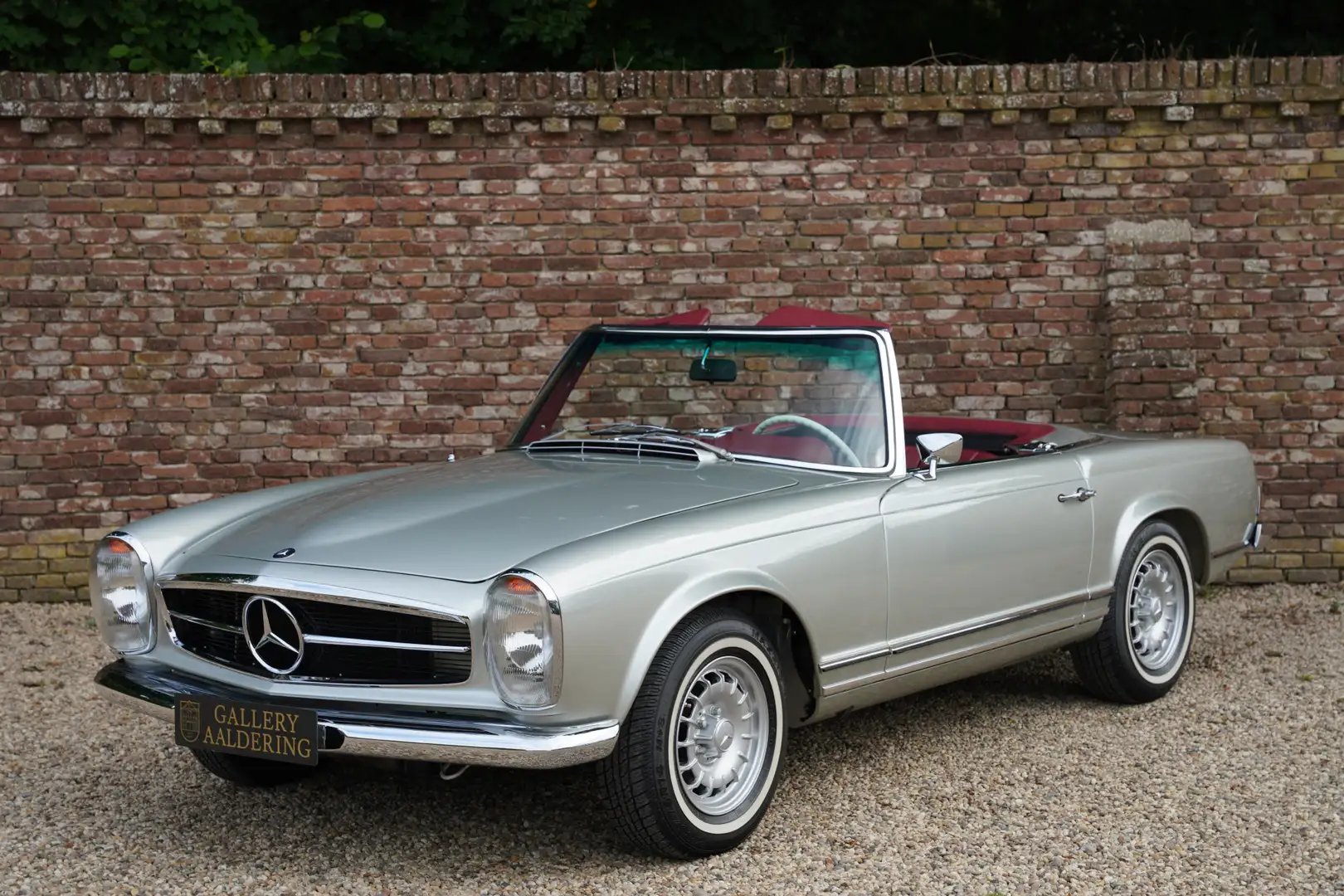Mercedes-Benz SL 280 Pagode "Silver Grey over Maroon" "Bare metal"-rest Grijs - 1