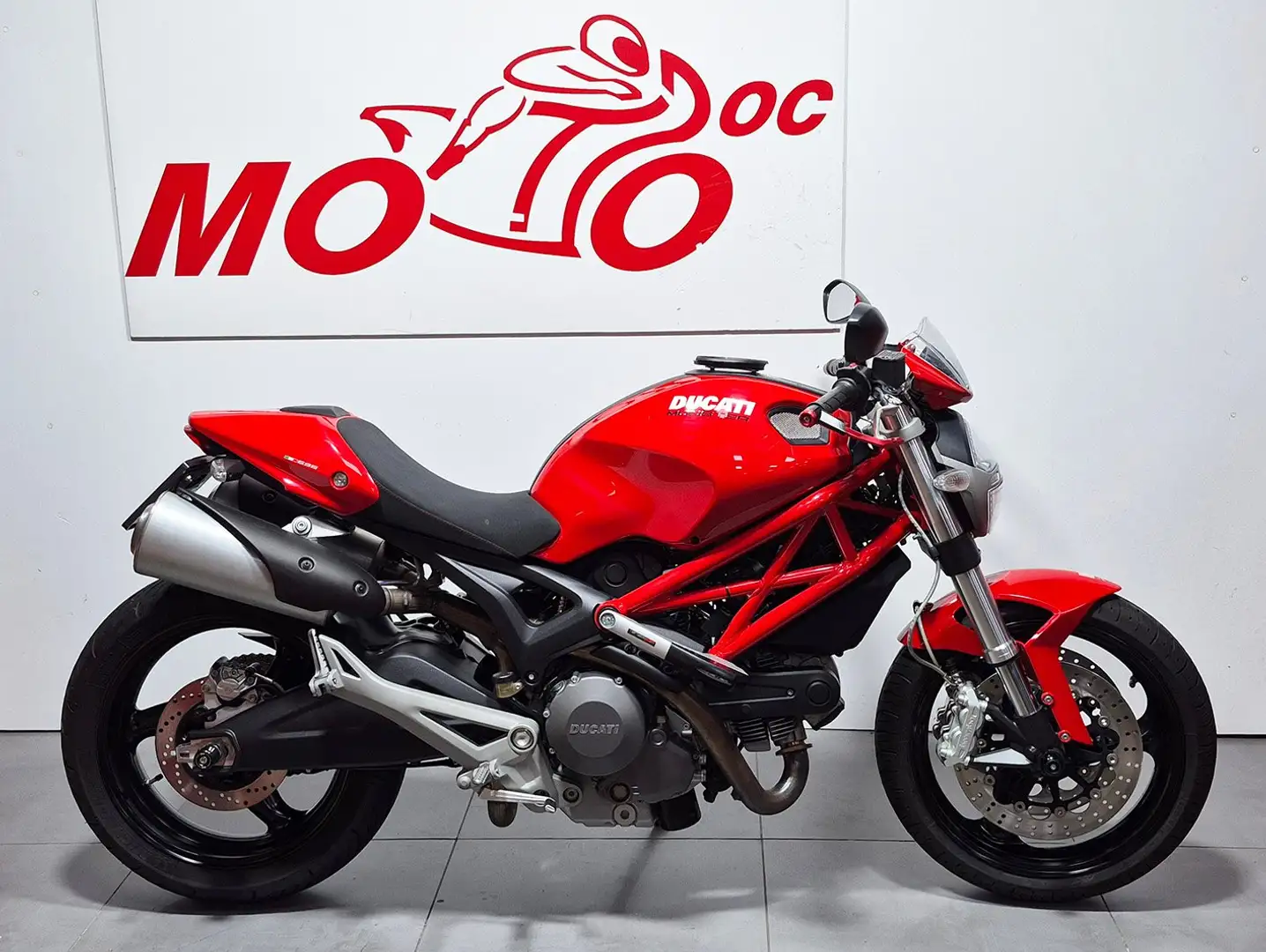 Ducati Monster 696 ***MOTODOC.BE*** Roşu - 1