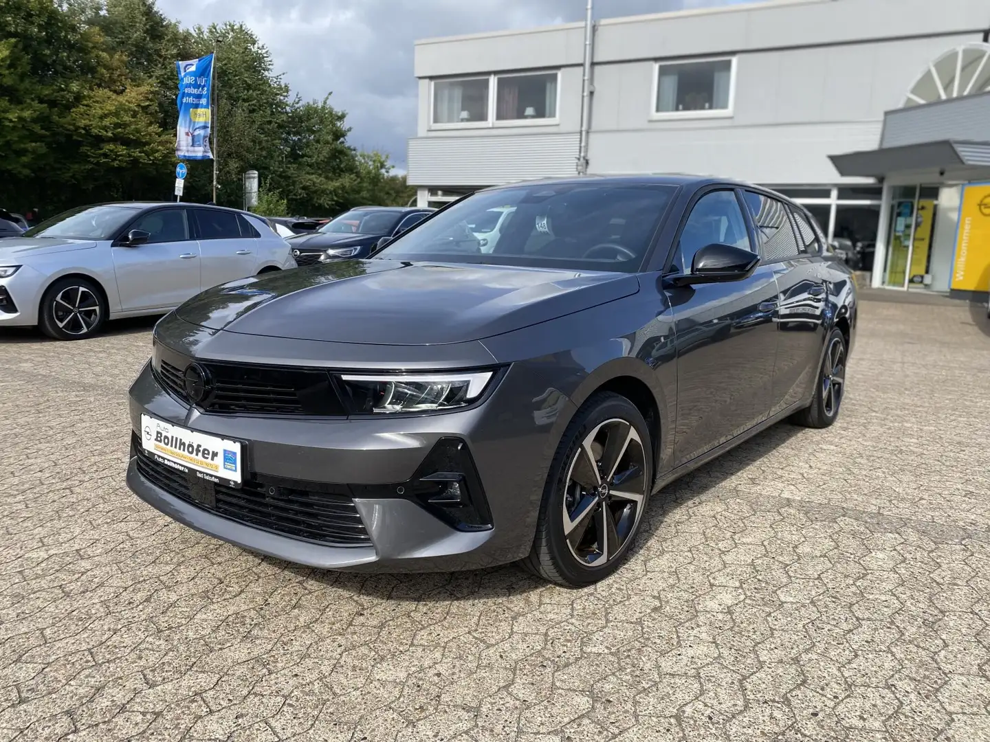 Opel Astra ST GS NAVI/SHZ+LHZ/PDC vo+hi+360Cam Grau - 1
