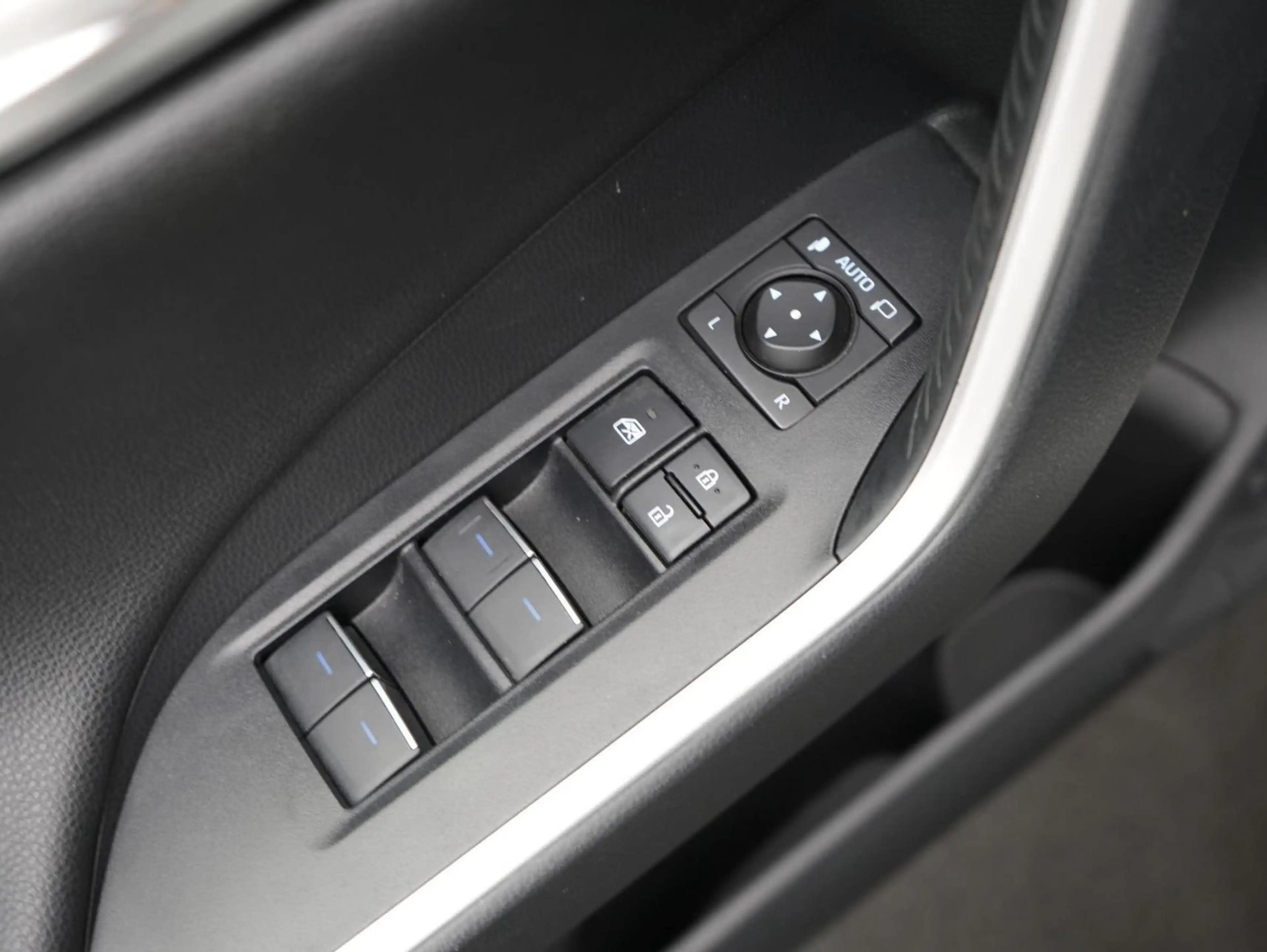 Toyota RAV 4 2.5 Hybrid Business — photo 15