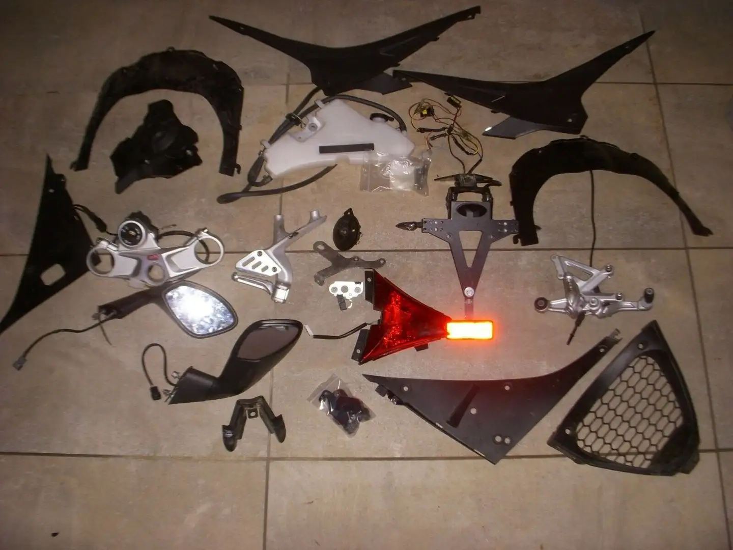 Aprilia RSV4 R APRC ABS Blanc - 2