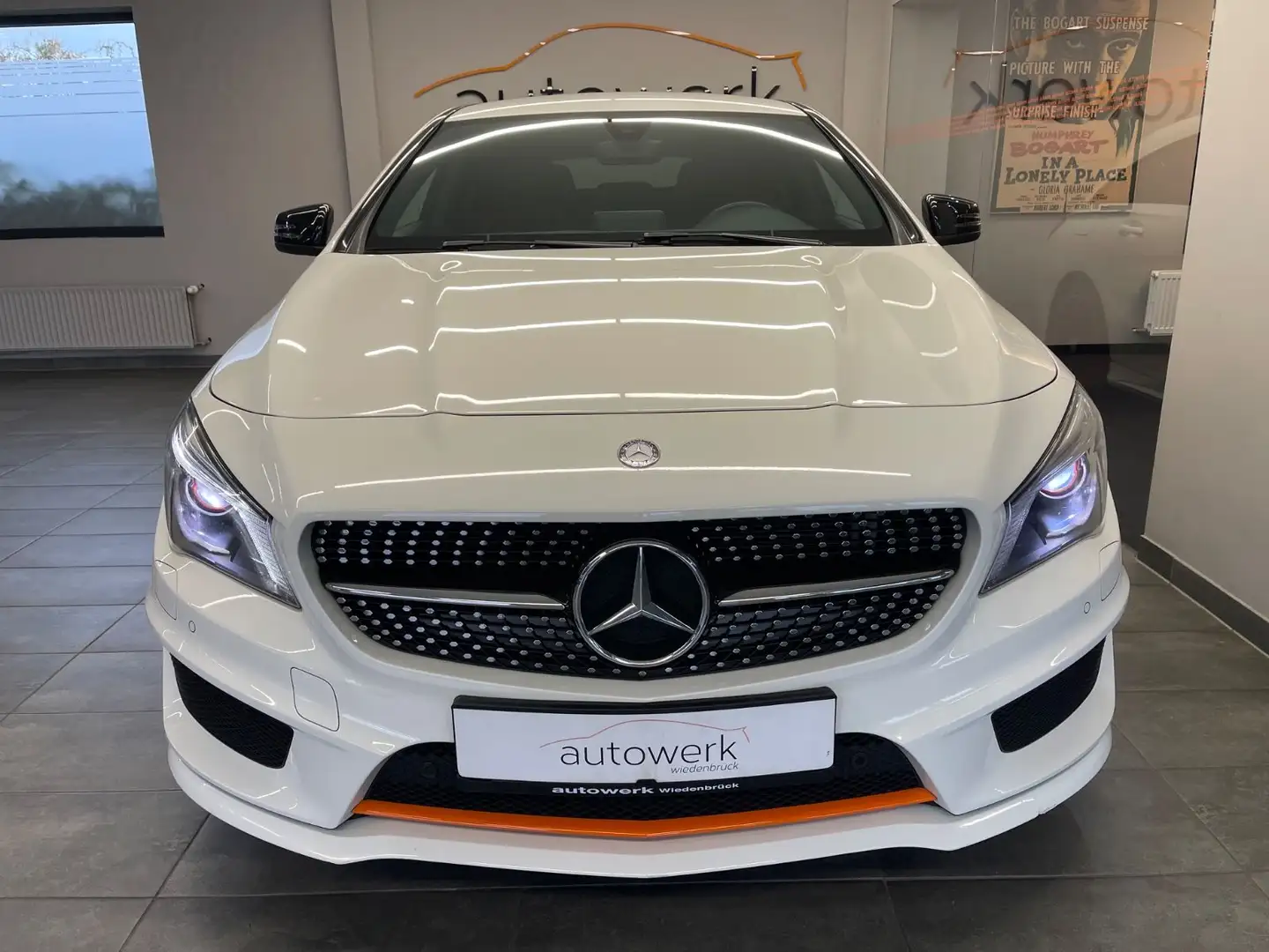 Mercedes-Benz CLA 200 ShootingBrake Orange Art Edition*AMG/TOP Blanc - 2