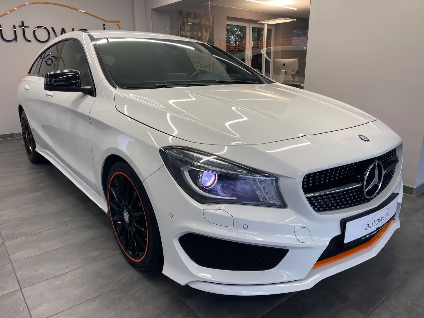 Mercedes-Benz CLA 200 ShootingBrake Orange Art Edition*AMG/TOP Blanc - 1