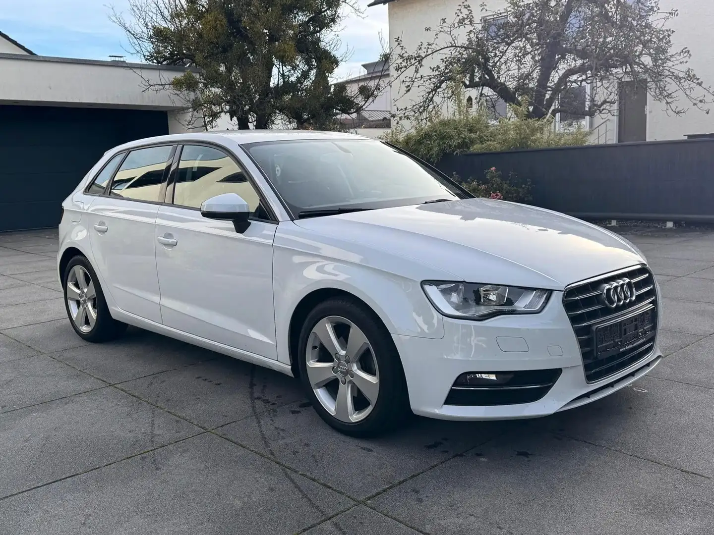 Audi A3 Sportback ambition **SHZ/PDC** Bílá - 2