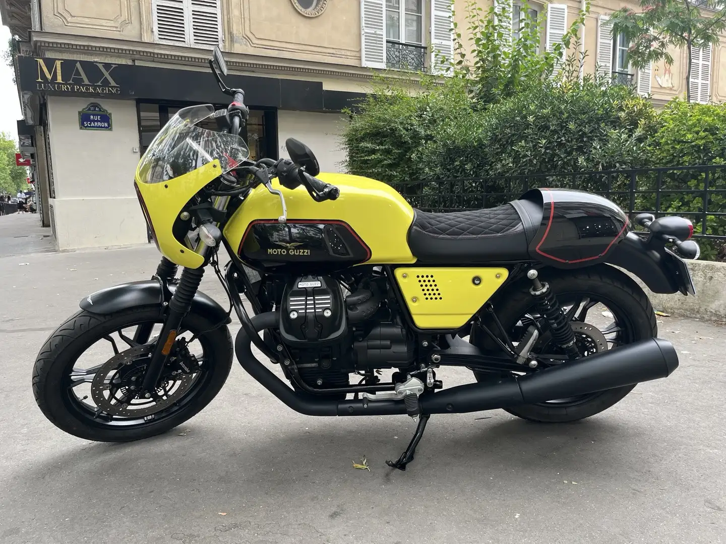 Moto Guzzi V 7 Jaune - 2