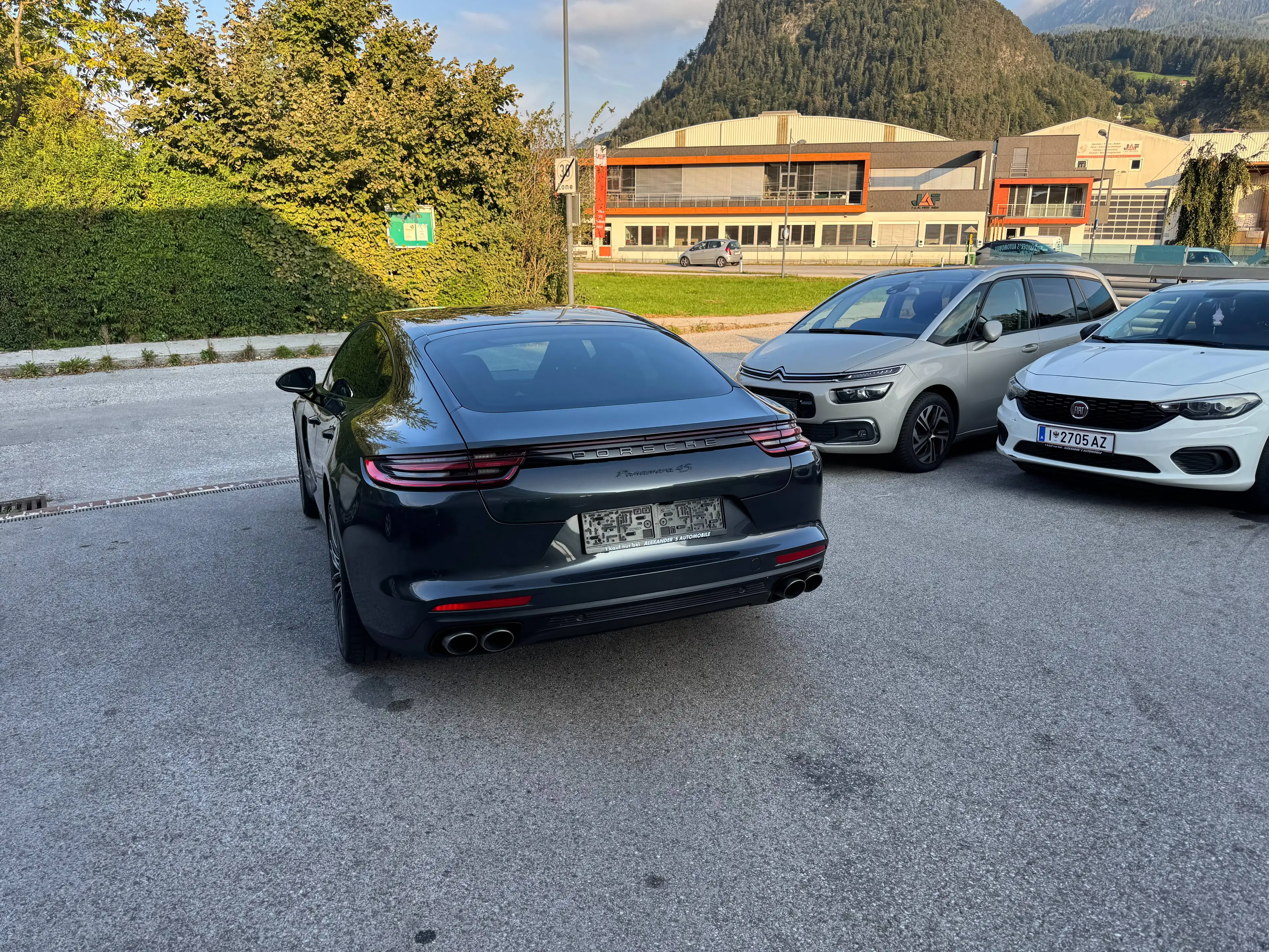 Porsche Panamera 4 S — photo 9