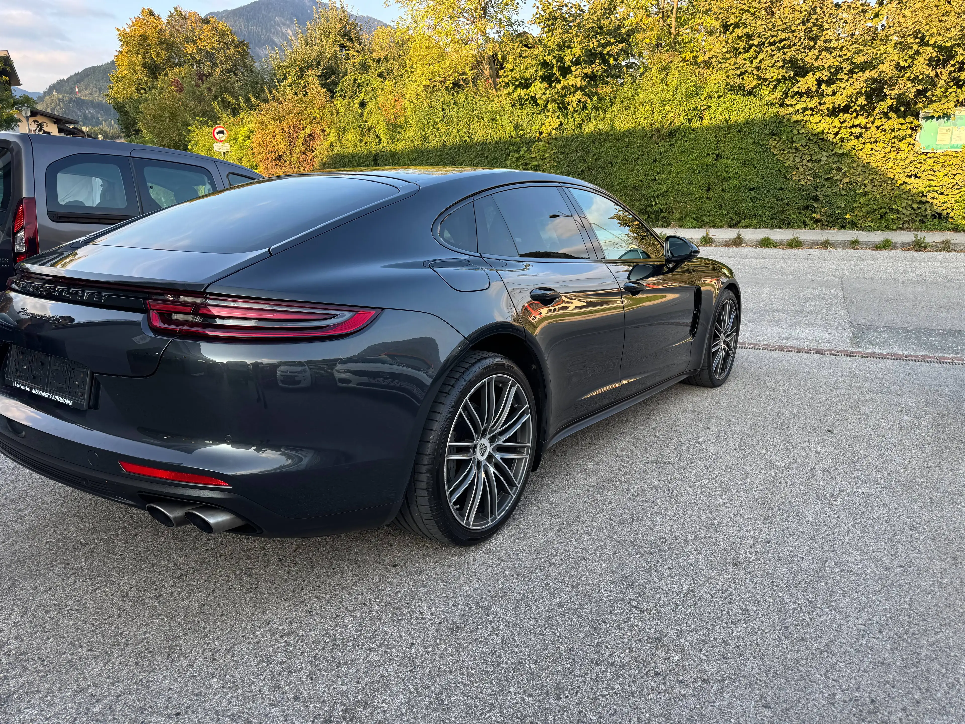 Porsche Panamera 4 S — photo 12
