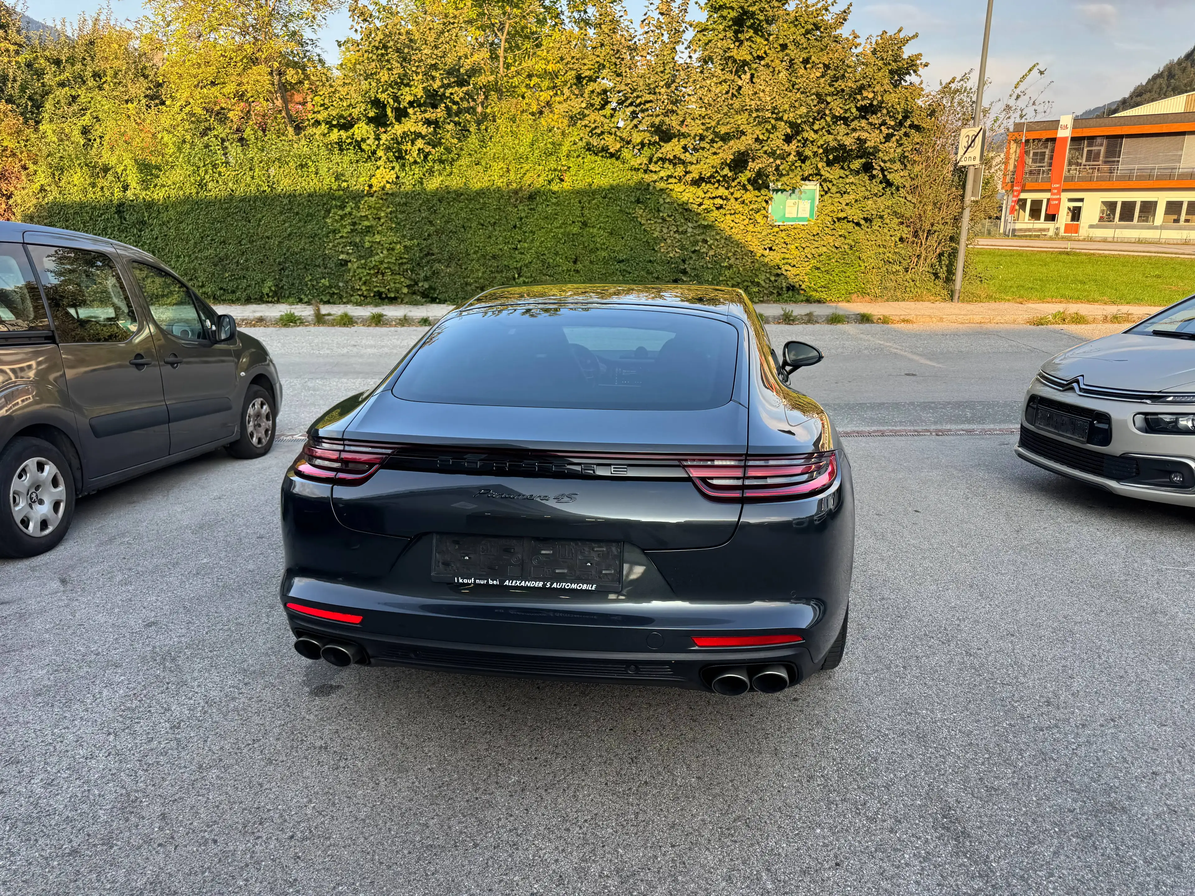 Porsche Panamera 4 S — photo 14