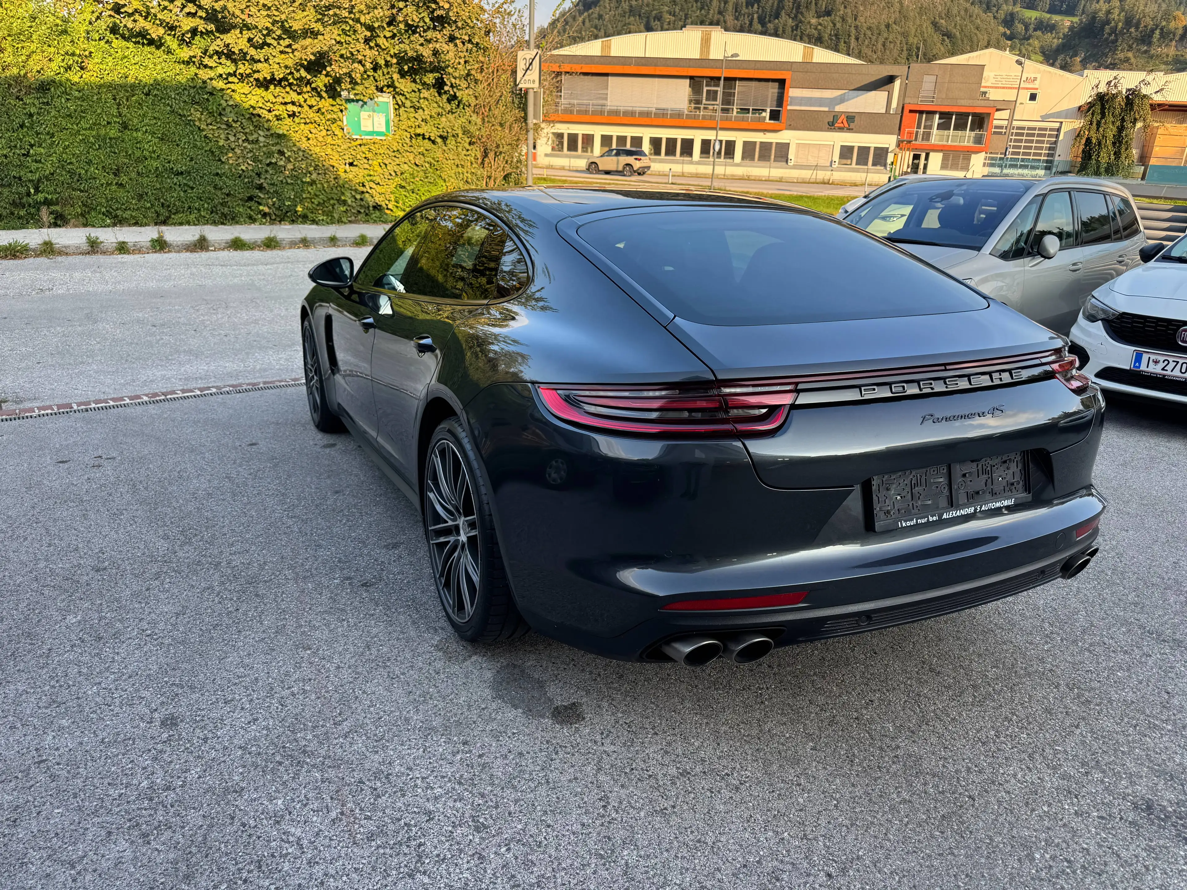 Porsche Panamera 4 S — photo 10