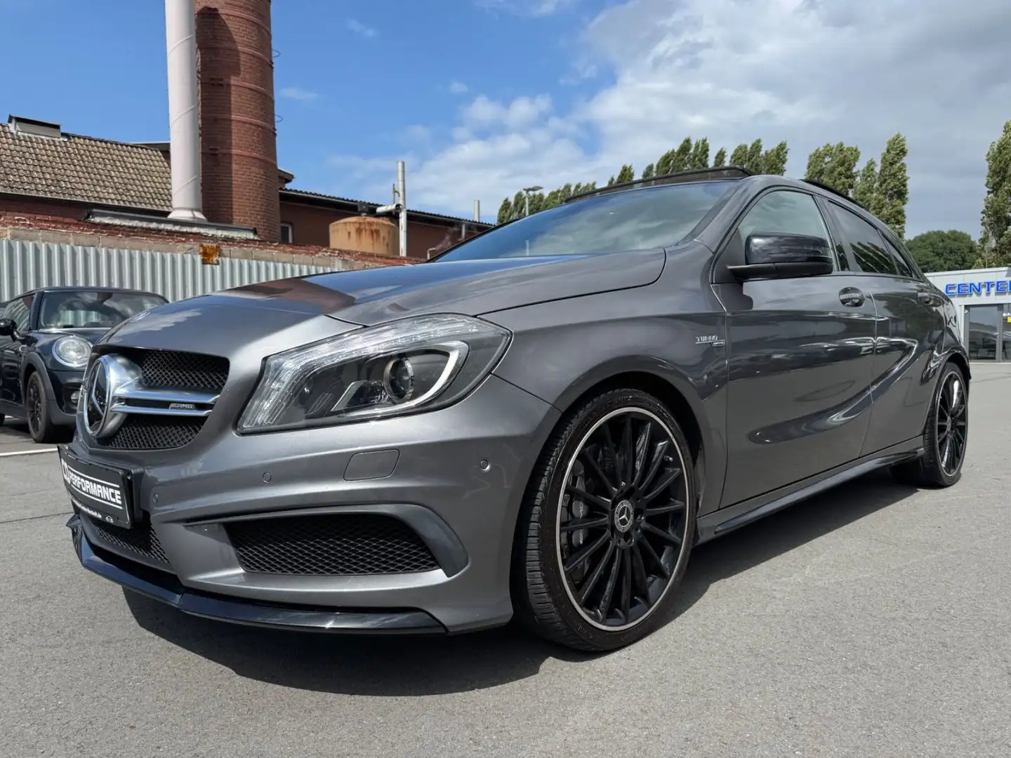 Mercedes-Benz A 45 AMG 4MATIC*NAVI*PANO*RFK*LEDER*H&K*TÜVNEU Gri - 1