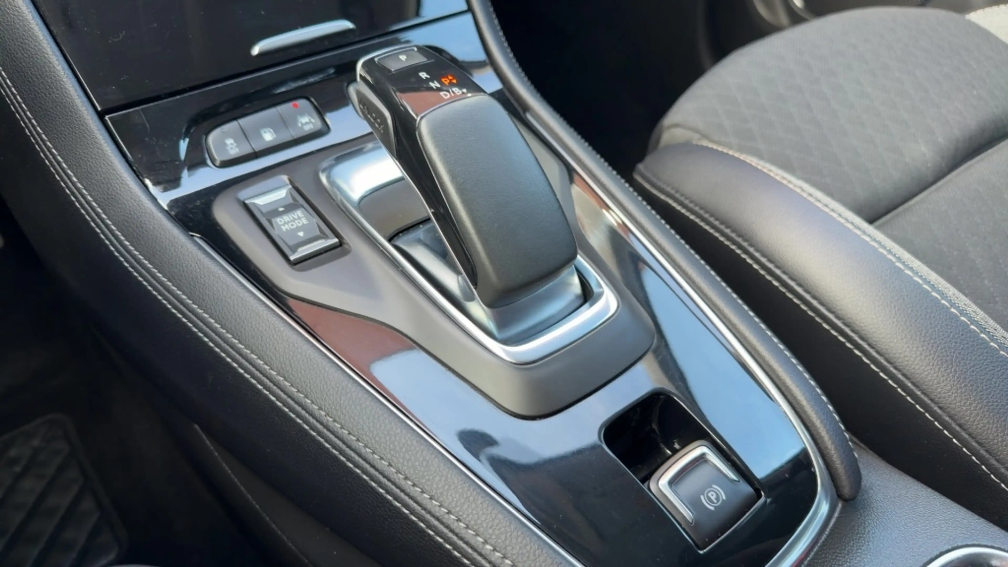 Opel Grandland X 1.6 Turbo Plug-in Hybride Business Elegance 360 Ca — photo 20