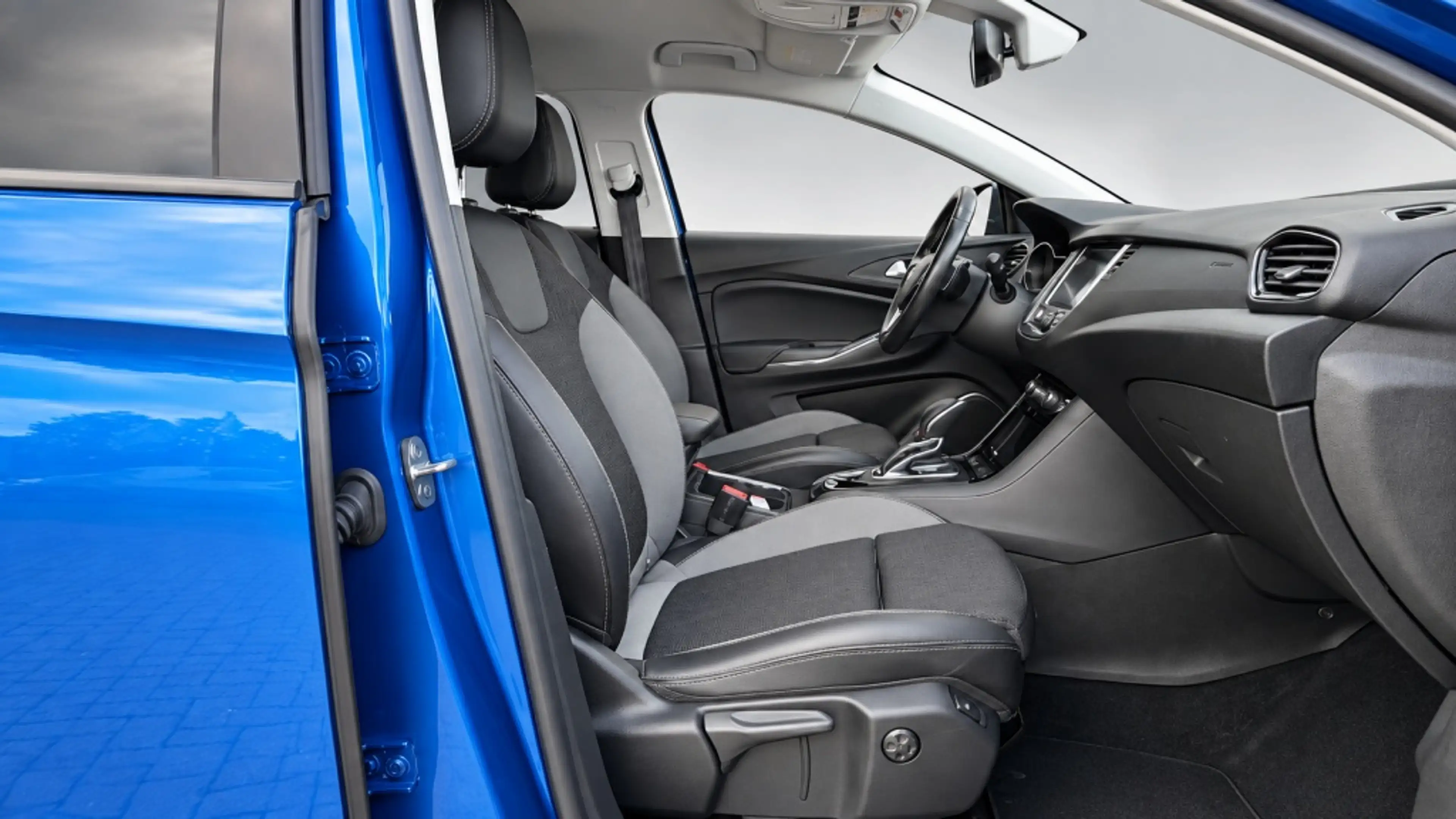 Opel Grandland X 1.6 Turbo Plug-in Hybride Business Elegance 360 Ca — photo 31