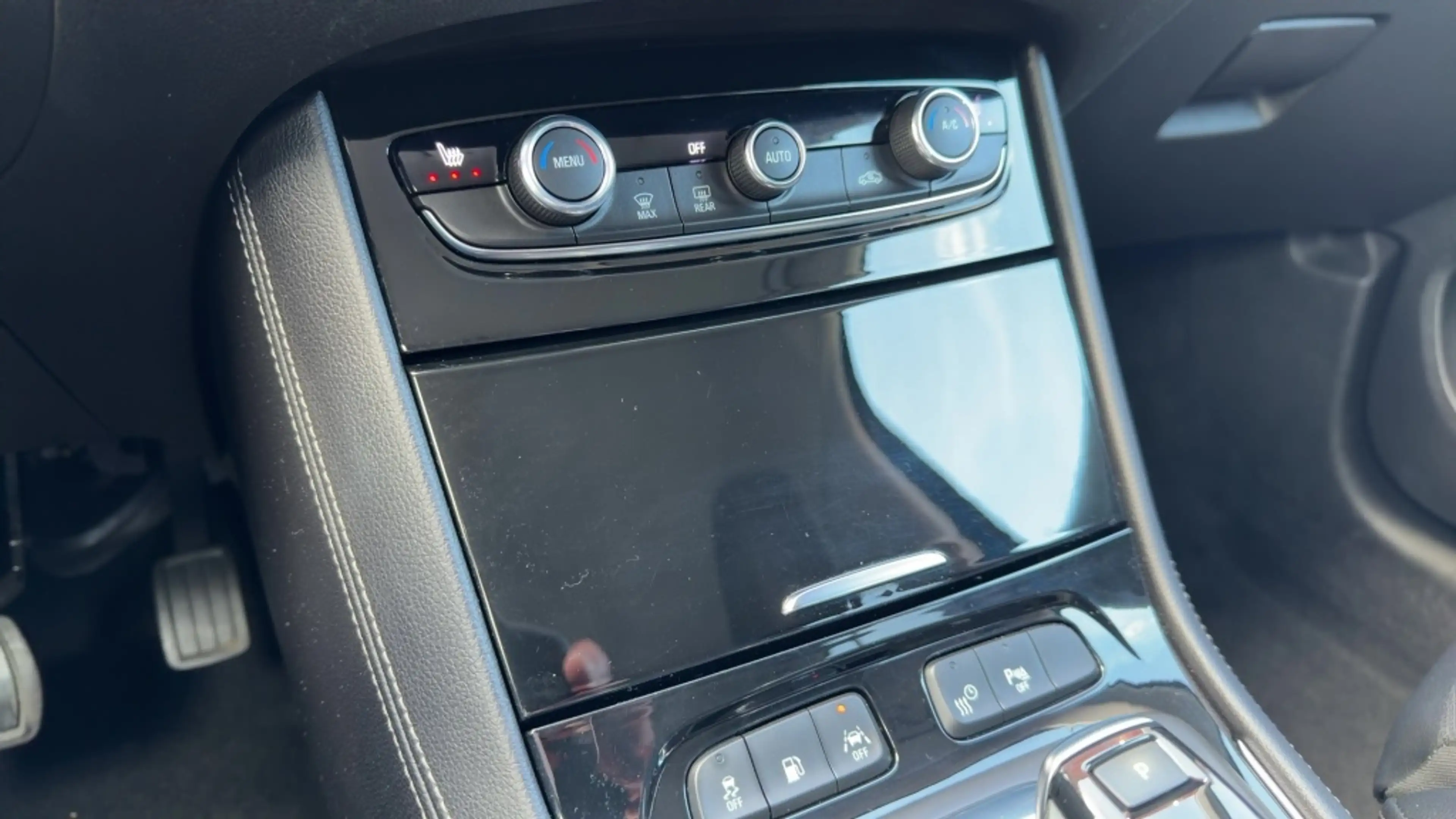 Opel Grandland X 1.6 Turbo Plug-in Hybride Business Elegance 360 Ca — photo 19