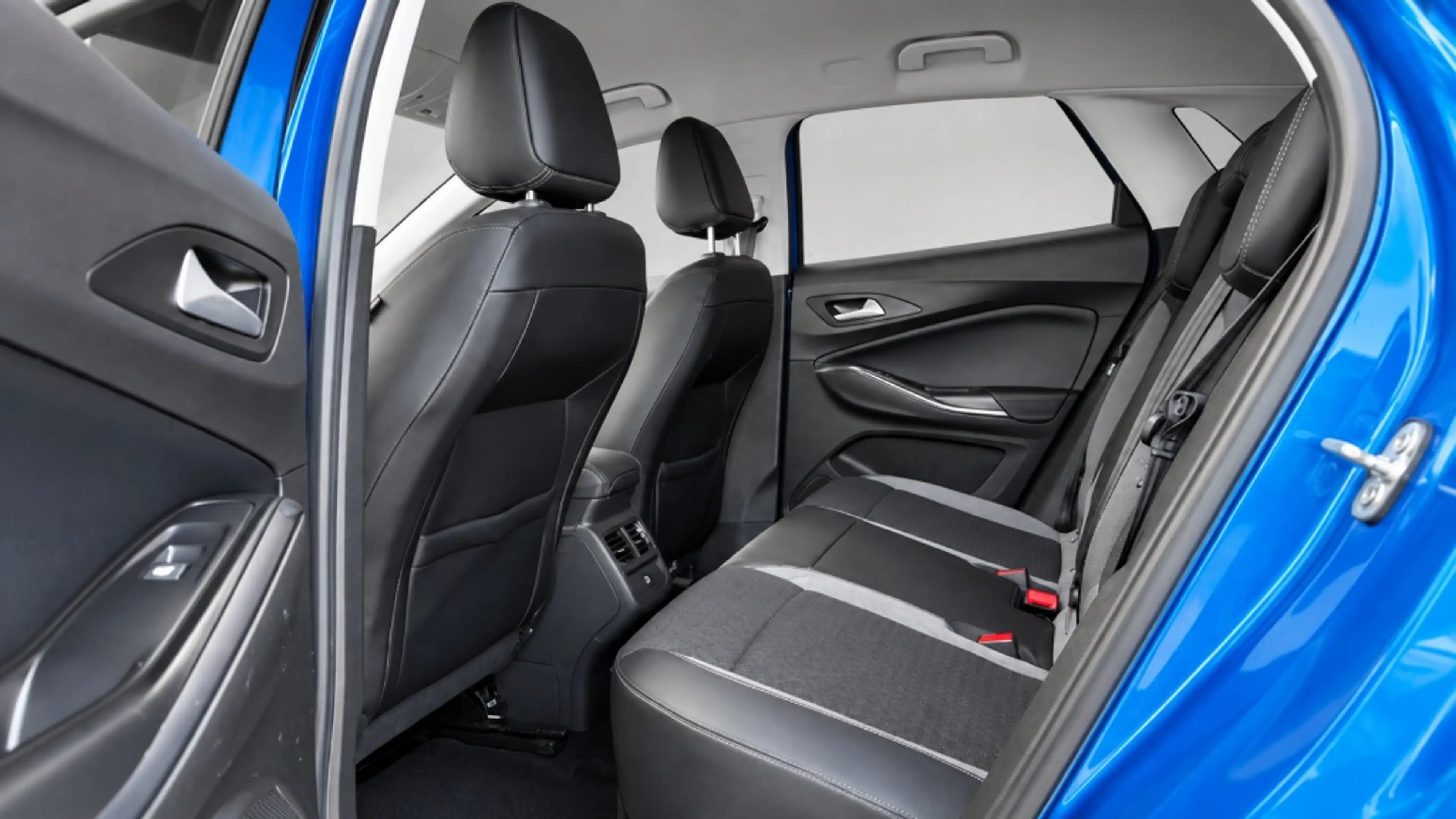 Opel Grandland X 1.6 Turbo Plug-in Hybride Business Elegance 360 Ca — photo 7
