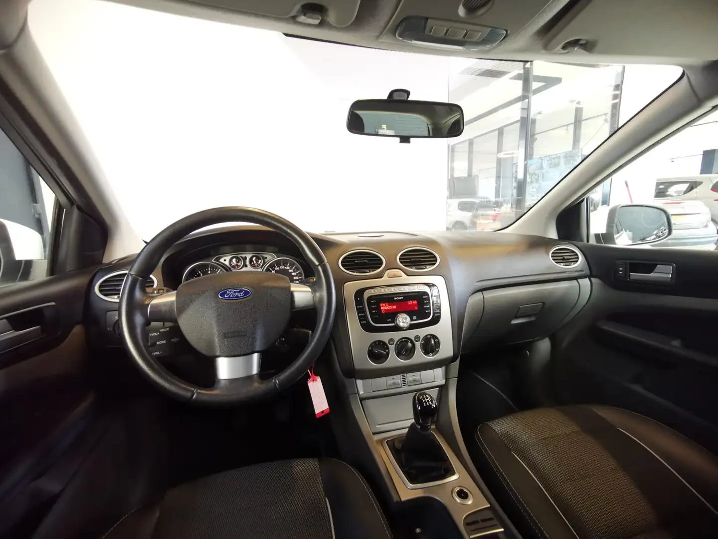 Ford Focus Wagon 1.8 Ghia | AIRCO | TREKHAAK | ELEK.RAMEN | A Wit - 2