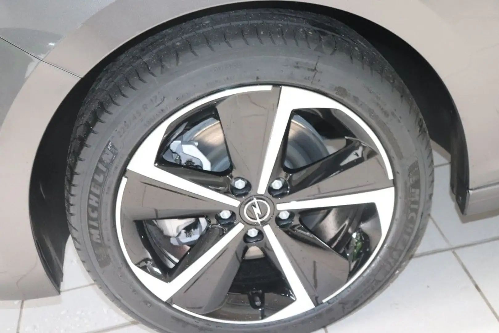 Opel Astra Sports Tourer 1.2 Turbo GS (L) Grau - 2