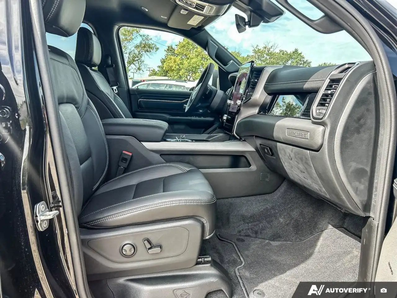 RAM 1500 снимка RAM 1500