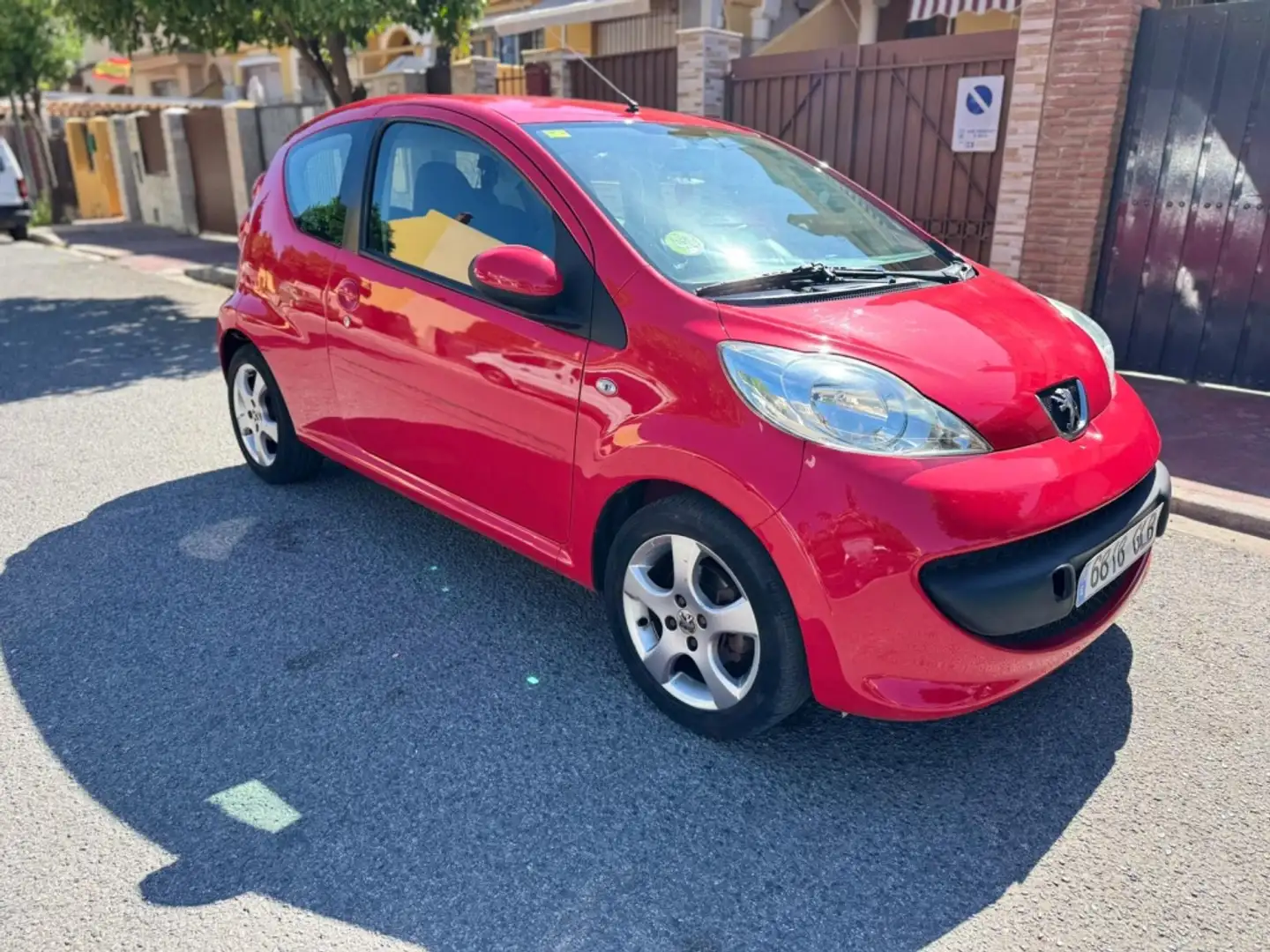 Peugeot 107 1.4HDI Urban Move Rojo - 2