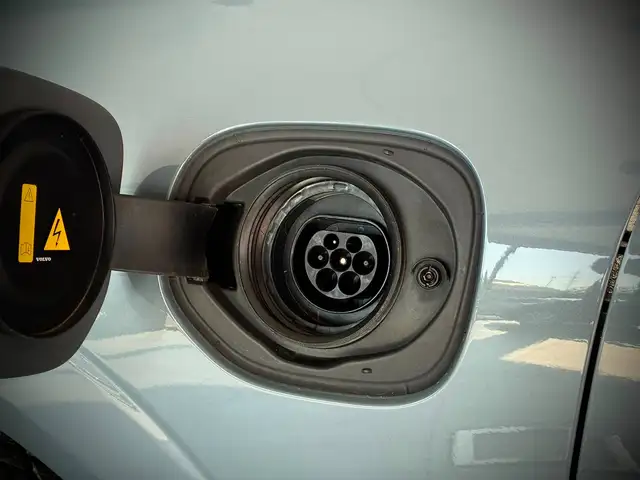 Volvo XC60 view 4