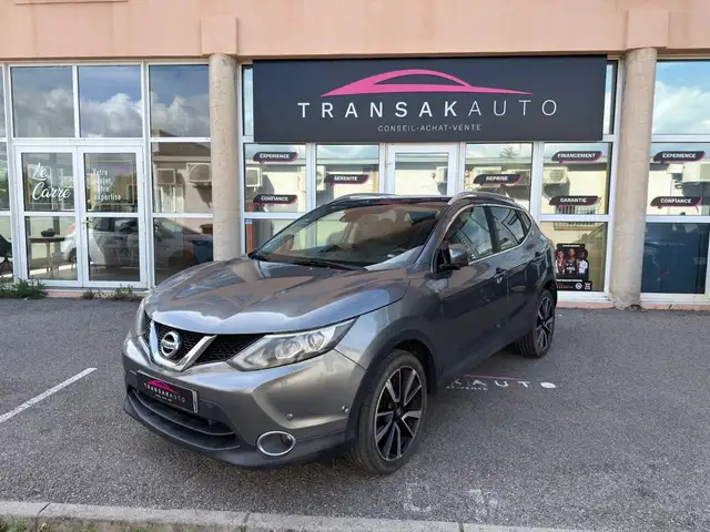 2015 Nissan Qashqai in Grey for sale