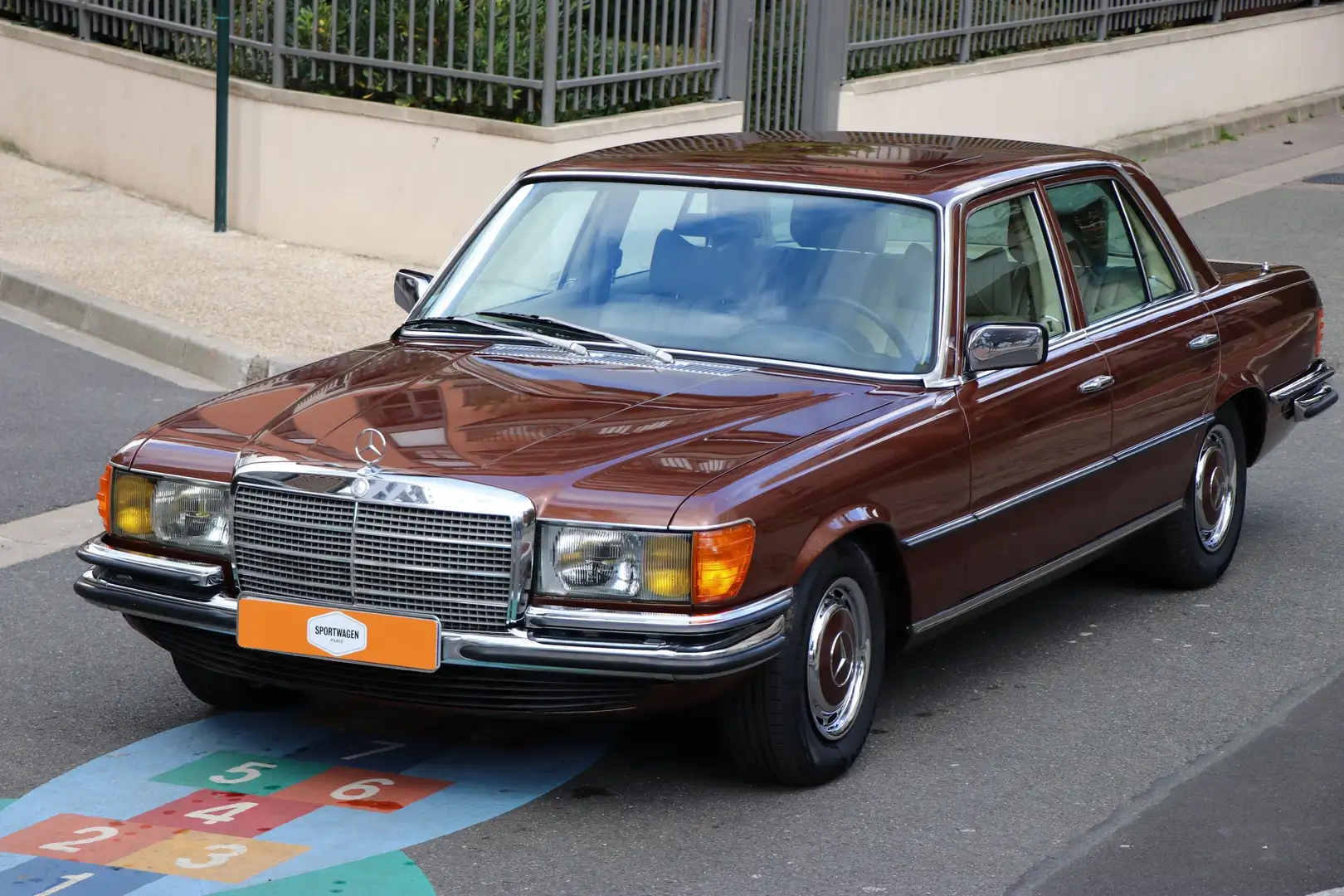 Mercedes-Benz 280 SE Marrón - 1