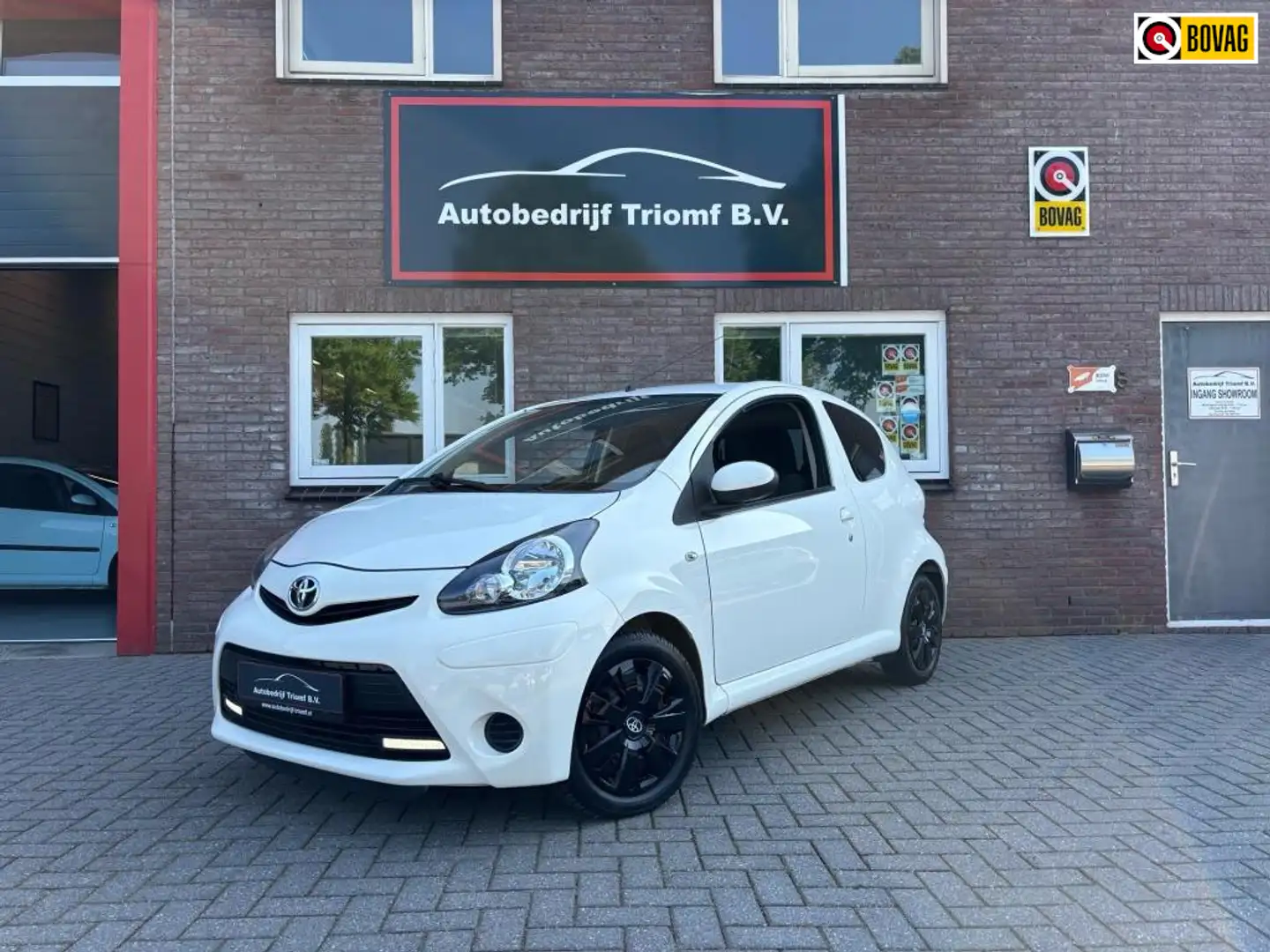 Toyota Aygo 8 x op voorraad prijs vanaf 4995 Schwarz - 1