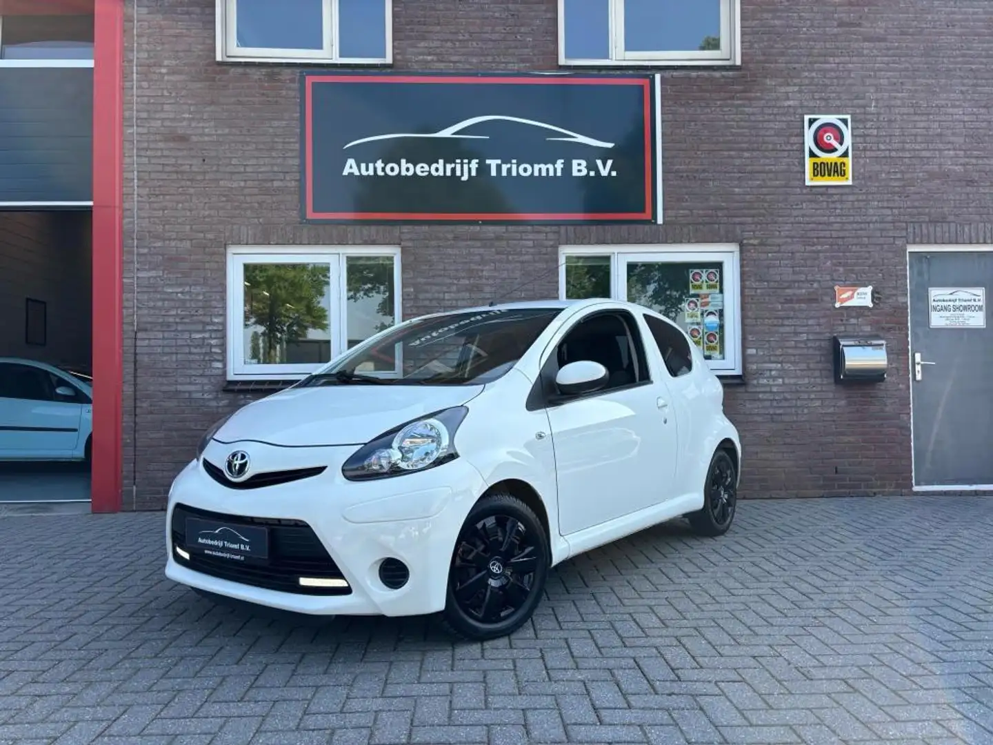 Toyota Aygo 9 x op voorraad prijs vanaf 4995 Zwart - 2