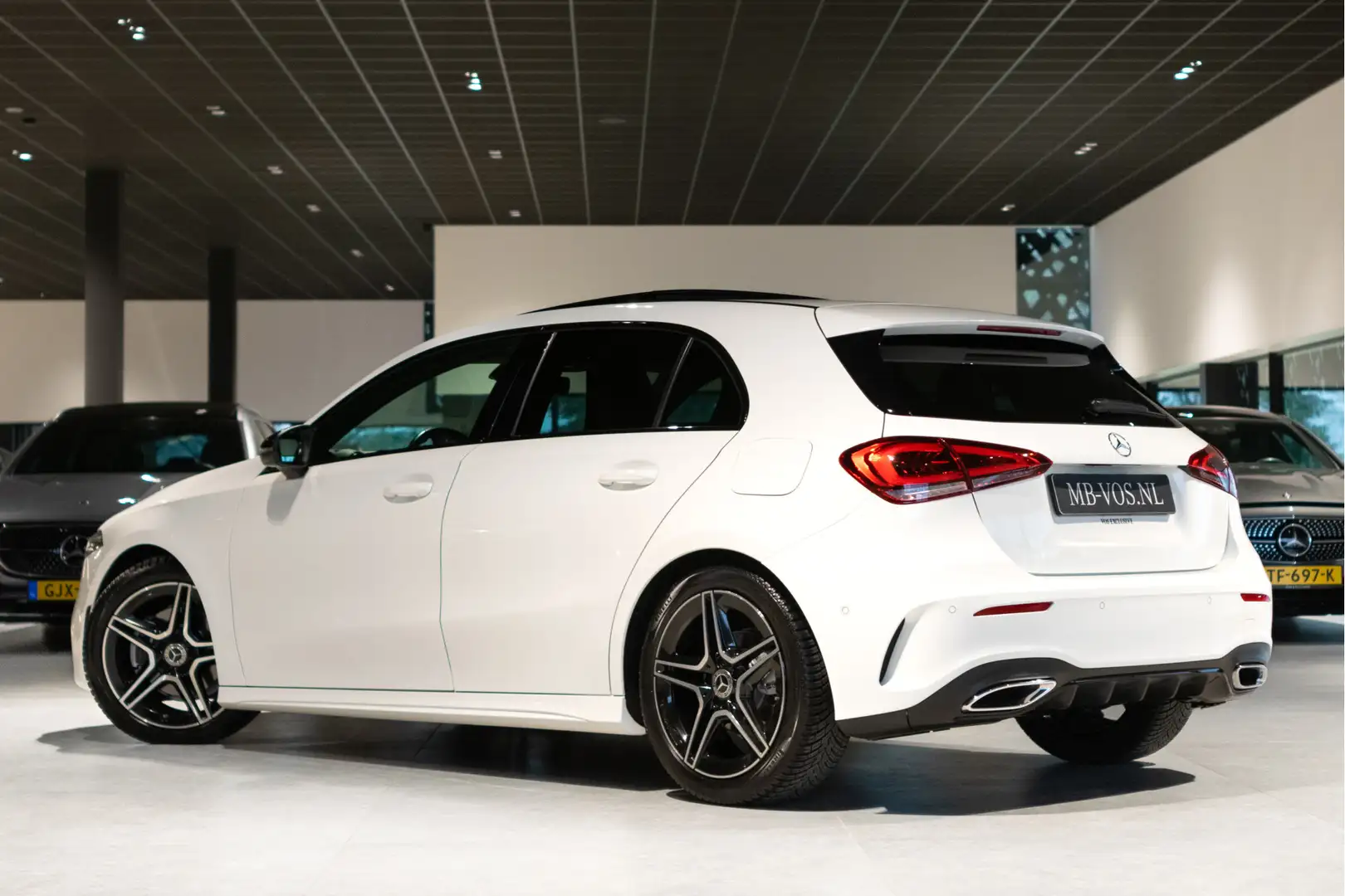Mercedes-Benz A 180 d AMG Night|Panorama|Widescreen|LED|MBUX Aut7 Wit - 2