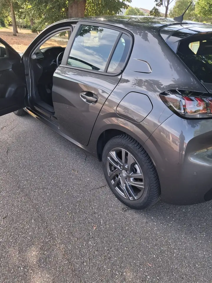 Peugeot 208 208 — photo 3
