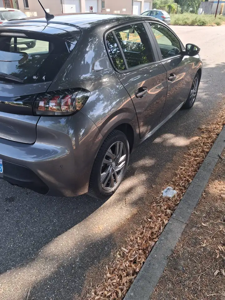 Peugeot 208 208 — photo 12