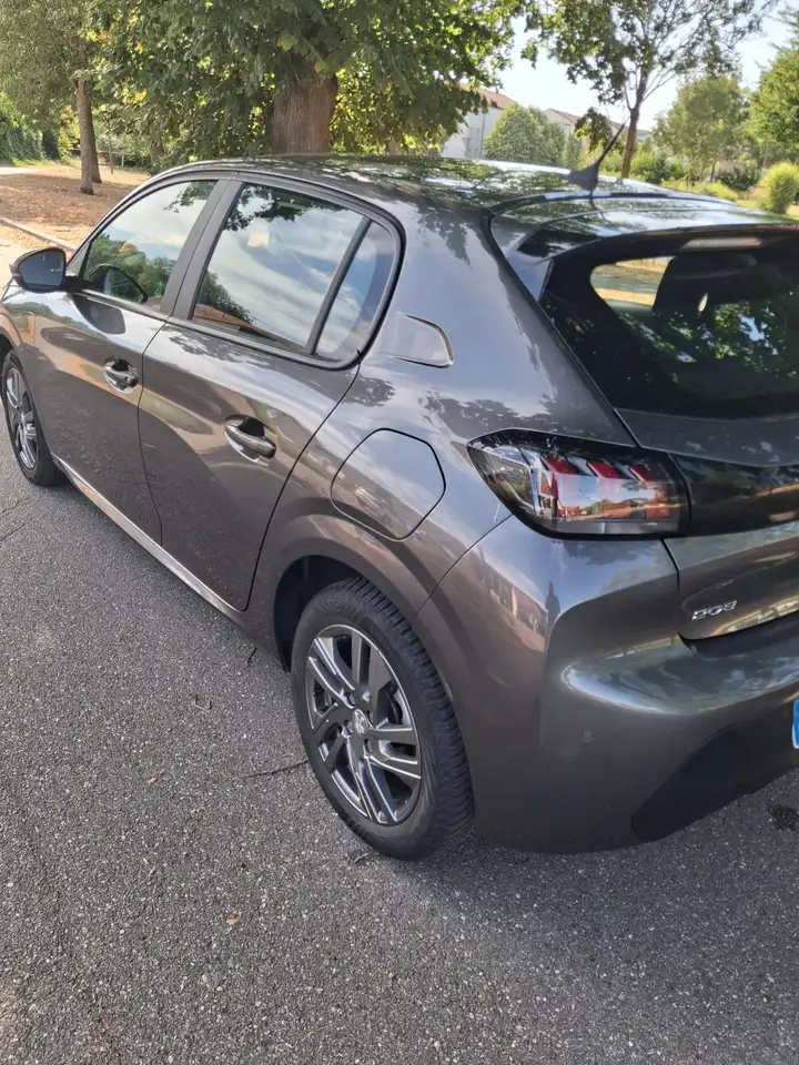 Peugeot 208 208 — photo 11