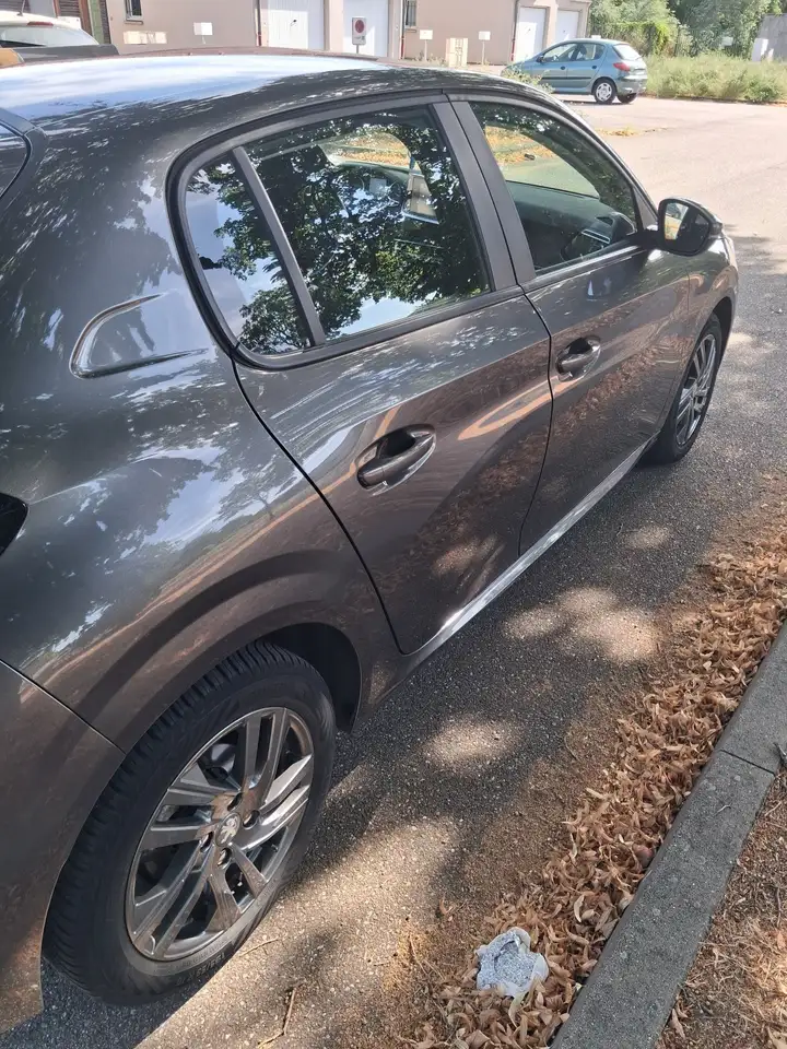 Peugeot 208 208 — photo 8