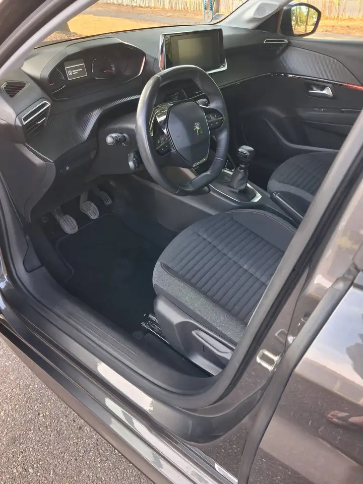Peugeot 208 208 — photo 14