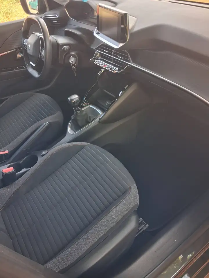 Peugeot 208 208 — photo 16