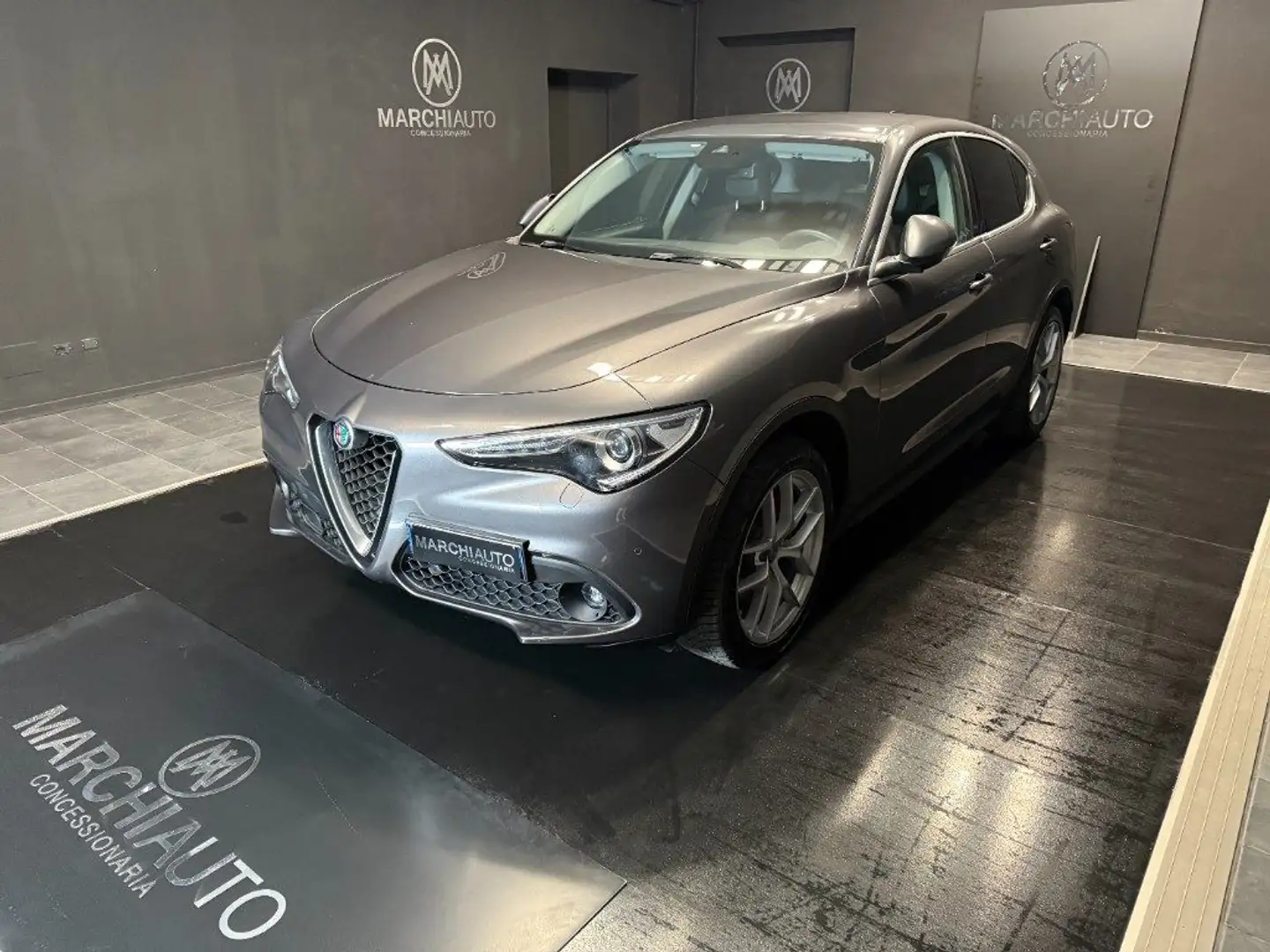 Alfa Romeo Stelvio 2.2 Turbodiesel 190 CV AT8 Q4 Executive Grigio - 1