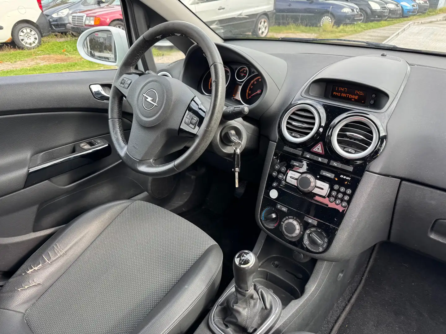 Opel Corsa Corsa D Innovation "110 Kupplung Defekt!! Weiß - 2
