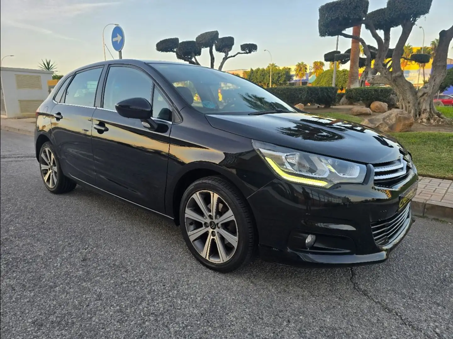 Citroen C4 1.6BlueHDI S&S Feel 120 Negro - 1