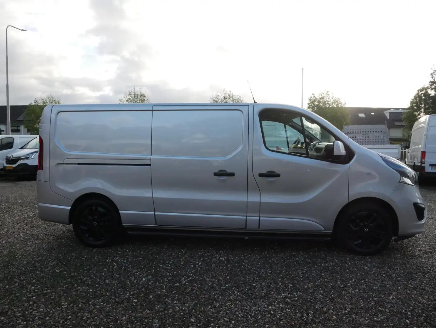 Opel Vivaro 1.6 CDTI 145PK, L2H1, Airco Grijs - 2