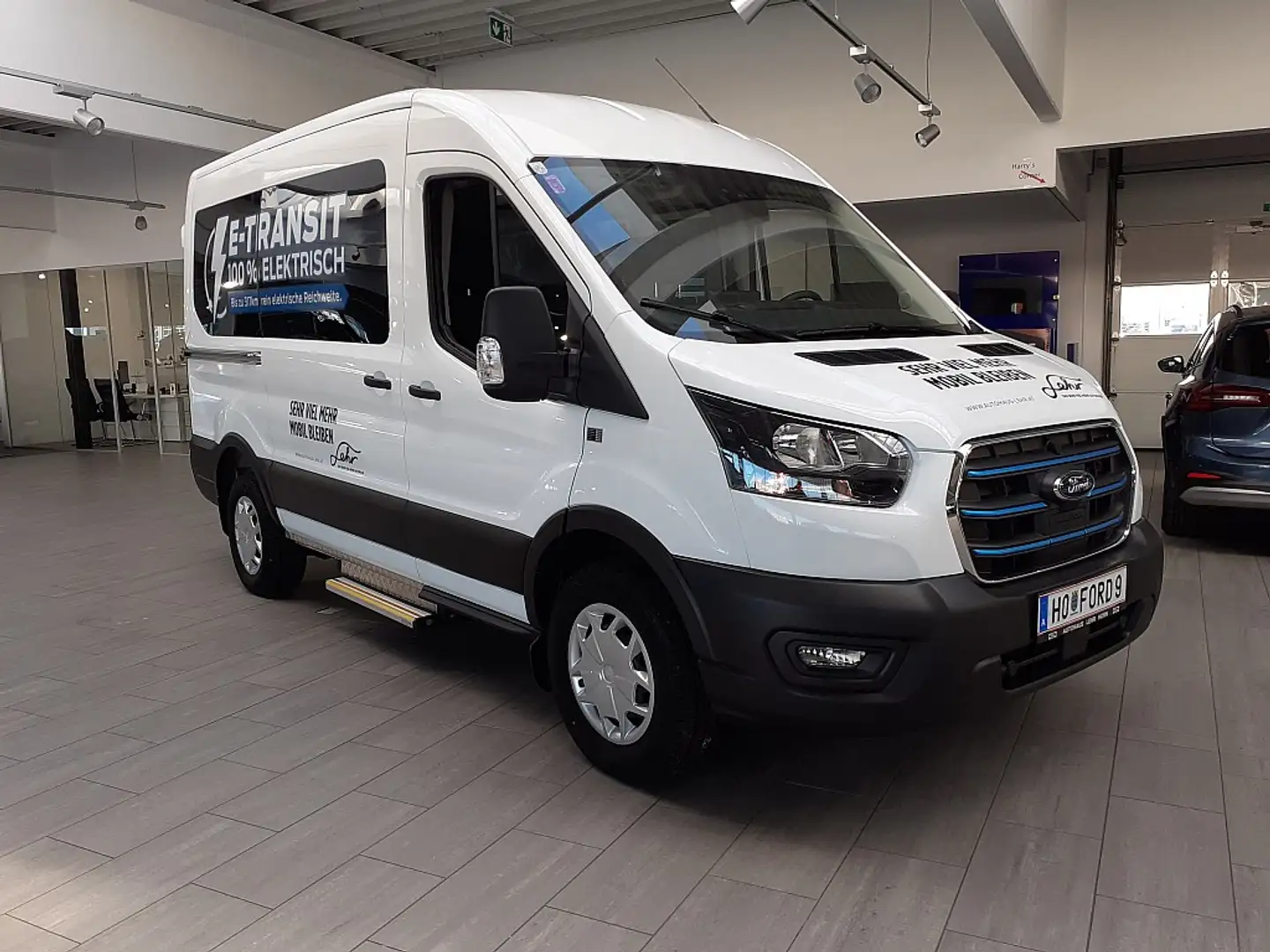 Ford E-Transit 9-Sitzer L2H2 3,5t BUS netto € 66.300,- Trend, ... Weiß - 1
