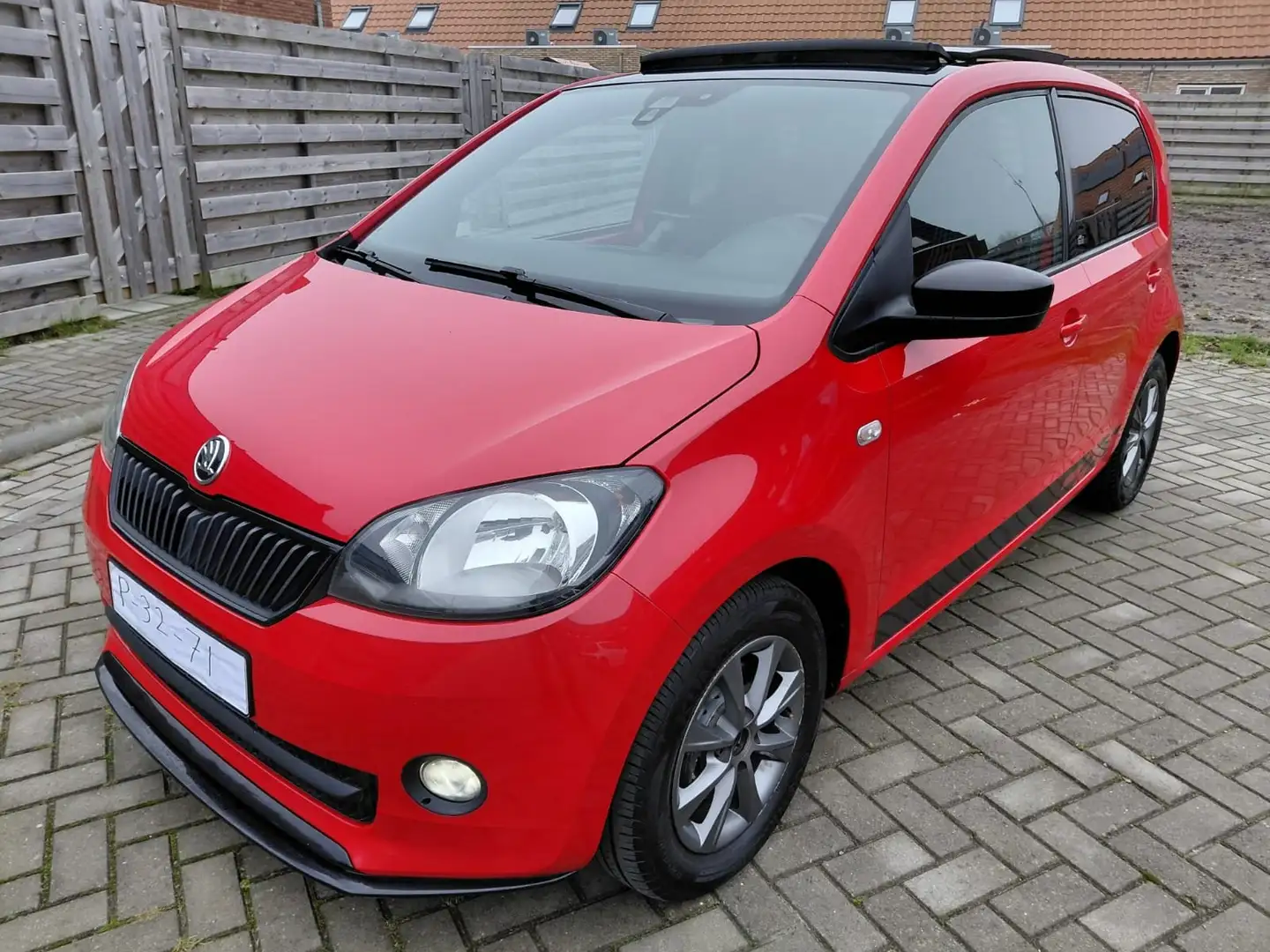 Skoda Citigo Monte Carlo AUTOMAAT 75pk,Schuifdak, Airco, Cruise Rood - 1