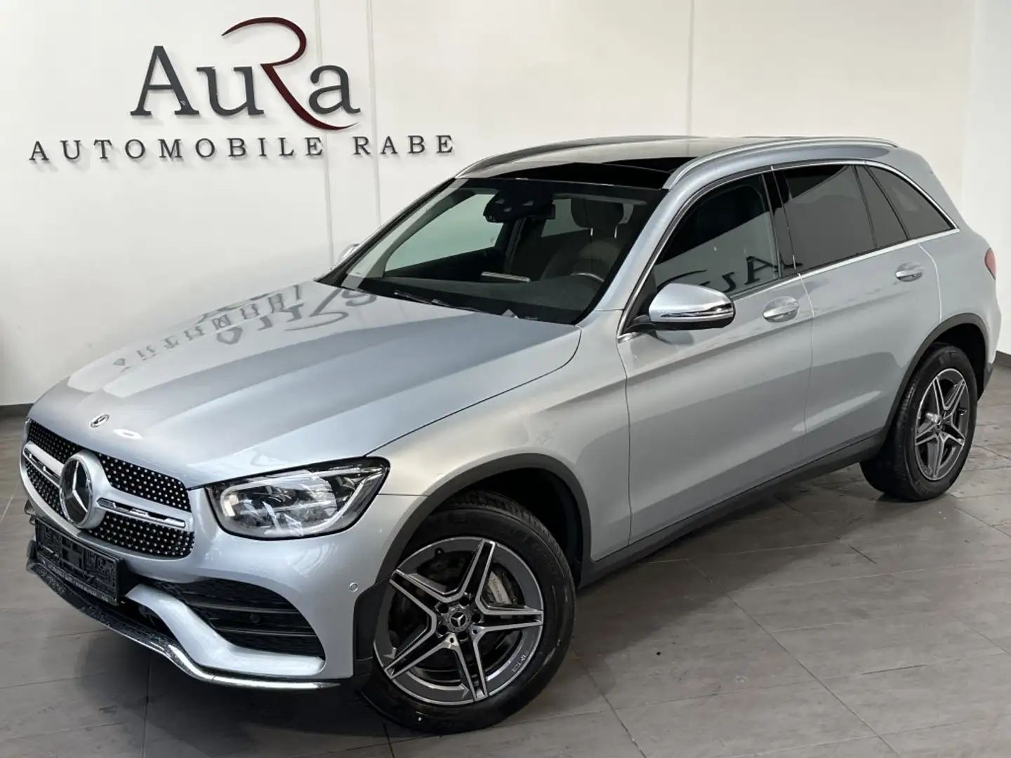 Mercedes-Benz GLC 300 4Matic AMG-Line NAV+LED+AHK+PANO+19ZO Silber - 1