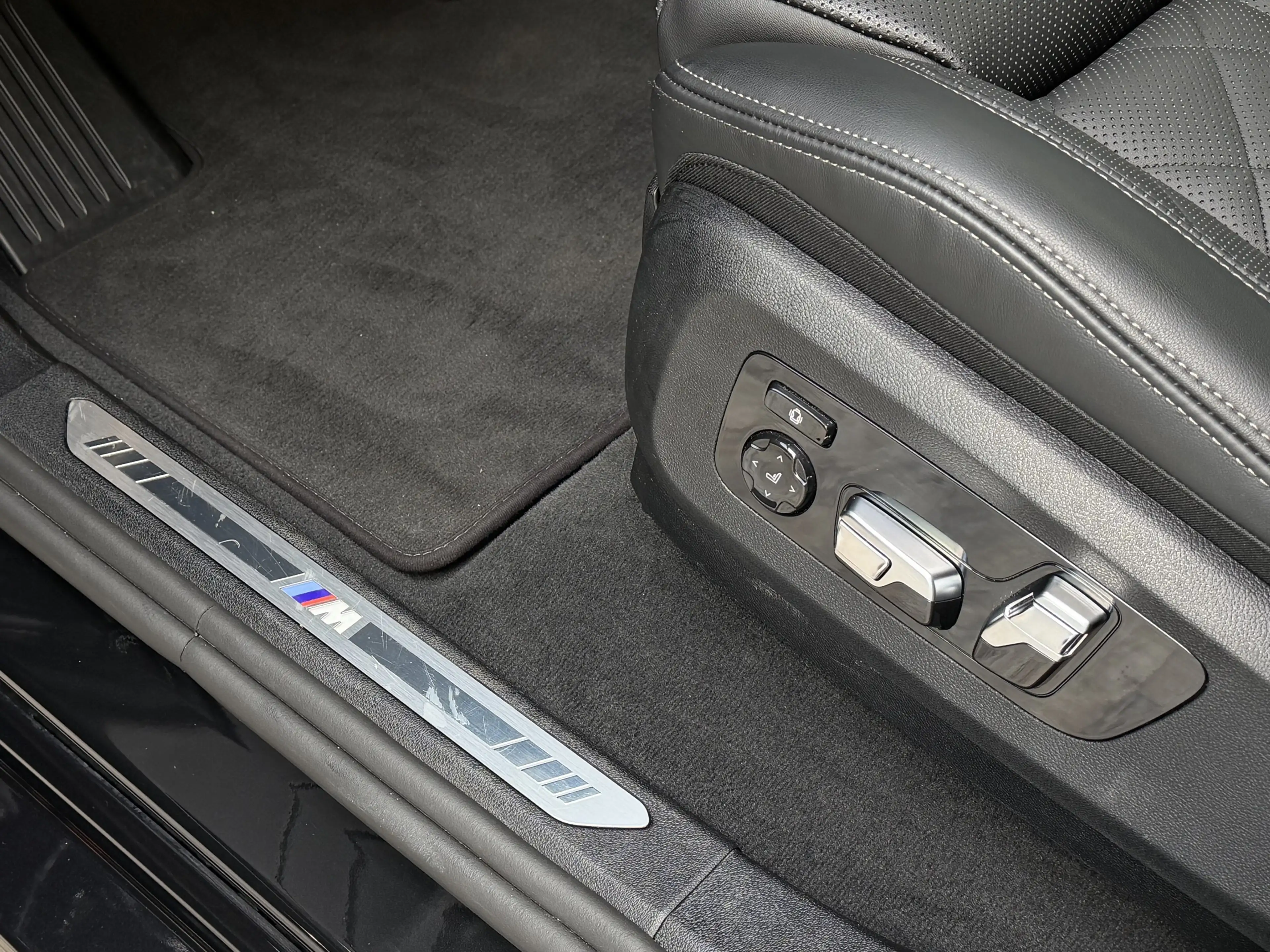 BMW X6 xDr40d M Sport Pro 22Zoll AHK Pano Sitzlüft. — photo 14