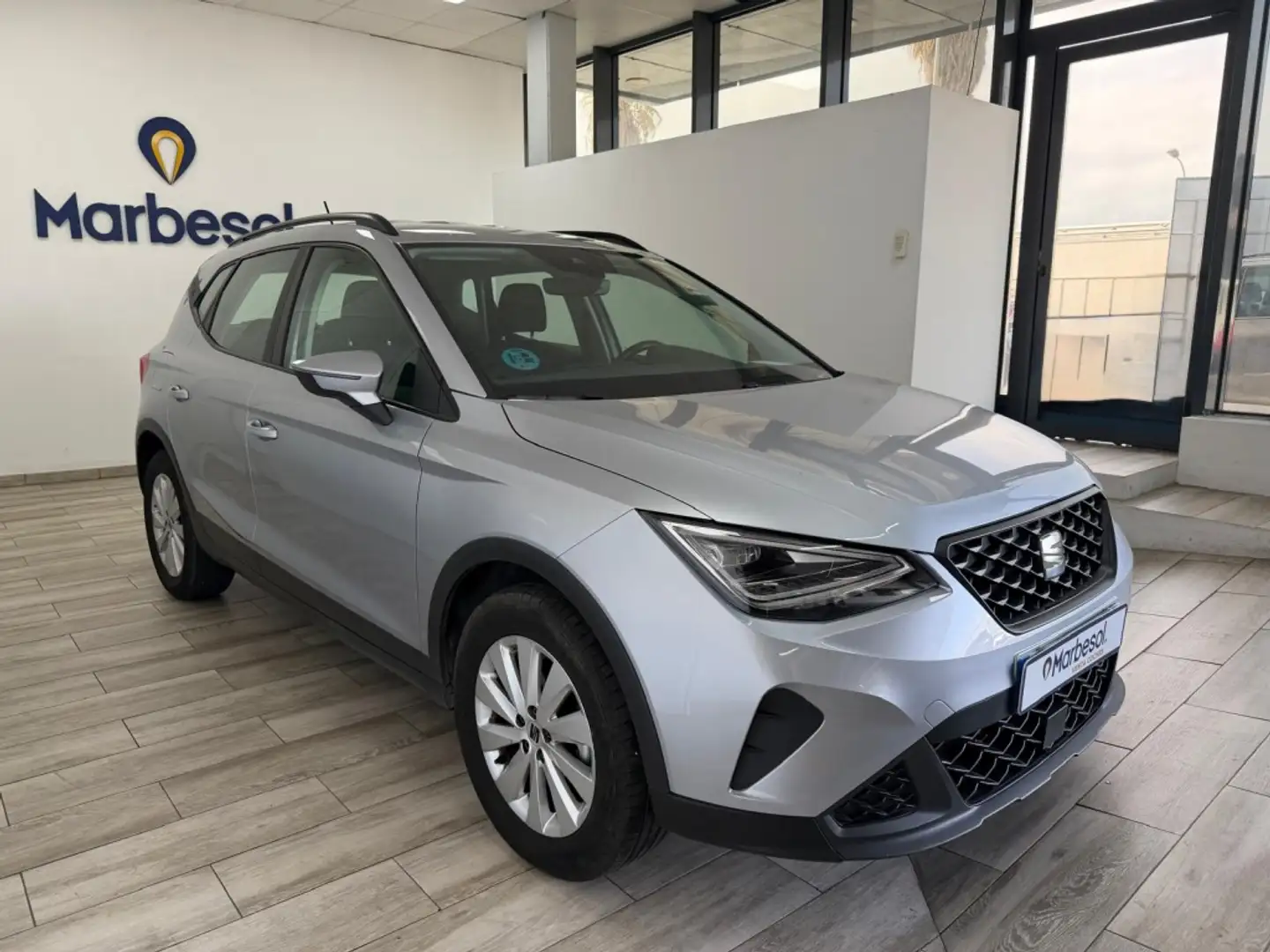 SEAT Arona 1.0 TSI S&S Style DSG7 XM 115 Plateado - 2