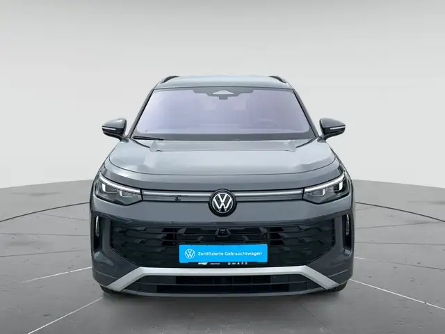 Volkswagen Tayron view 2