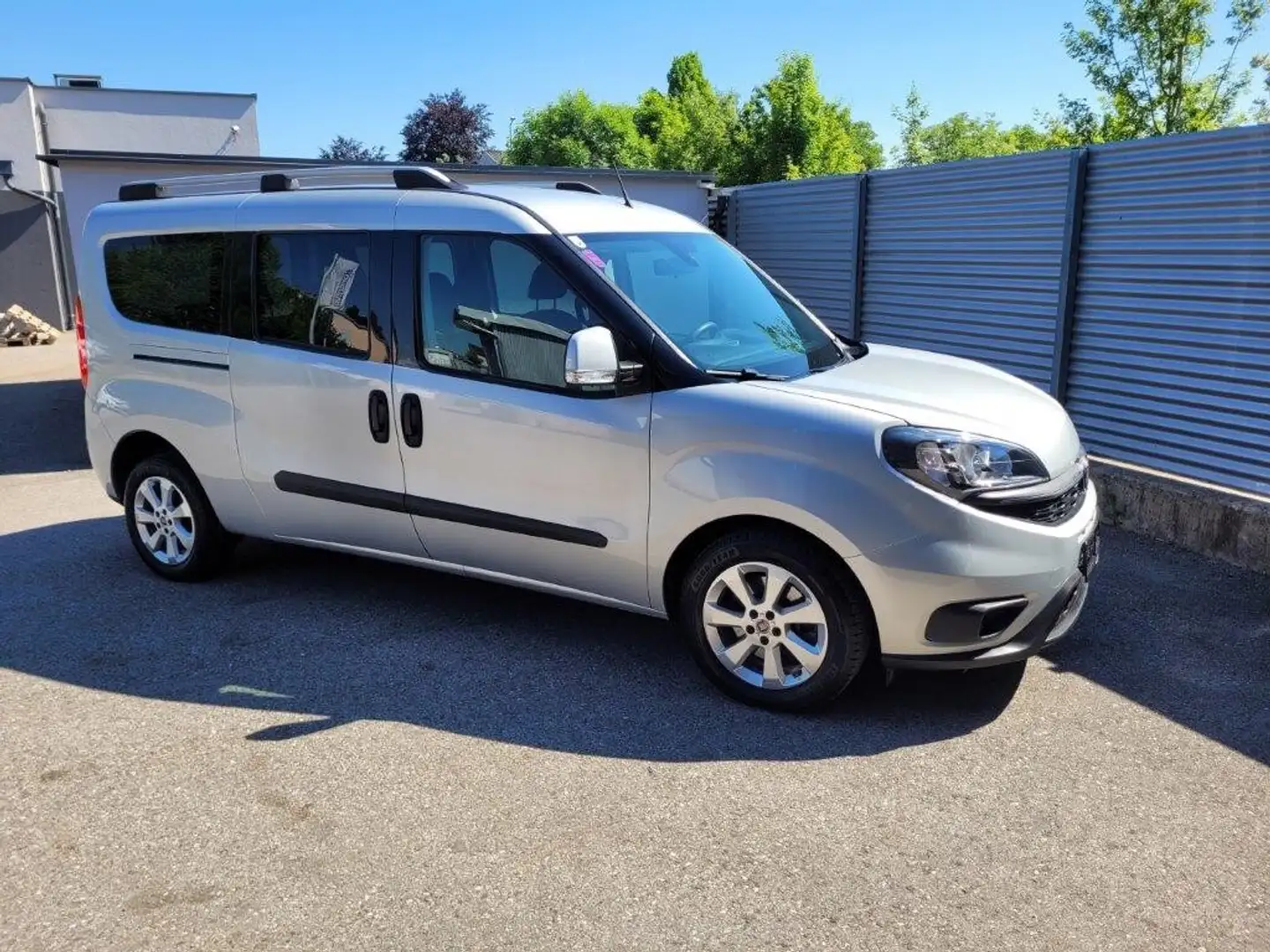 Fiat Doblo L2H1 1,6 MultiJet 105 Executive Silber - 1