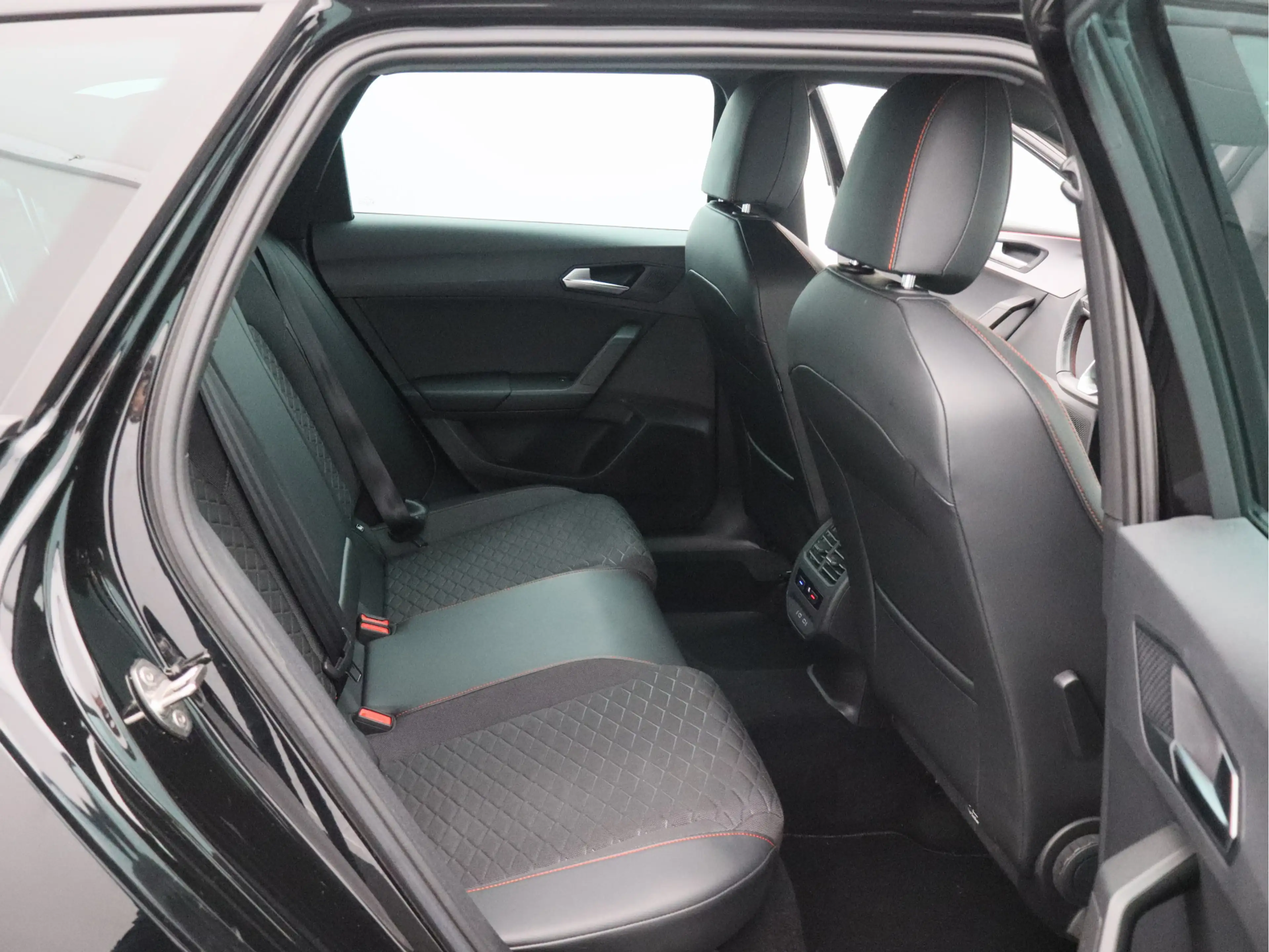 SEAT Leon Sportstourer 1.5 eTSI FR Business Intense/ lage km — photo 24